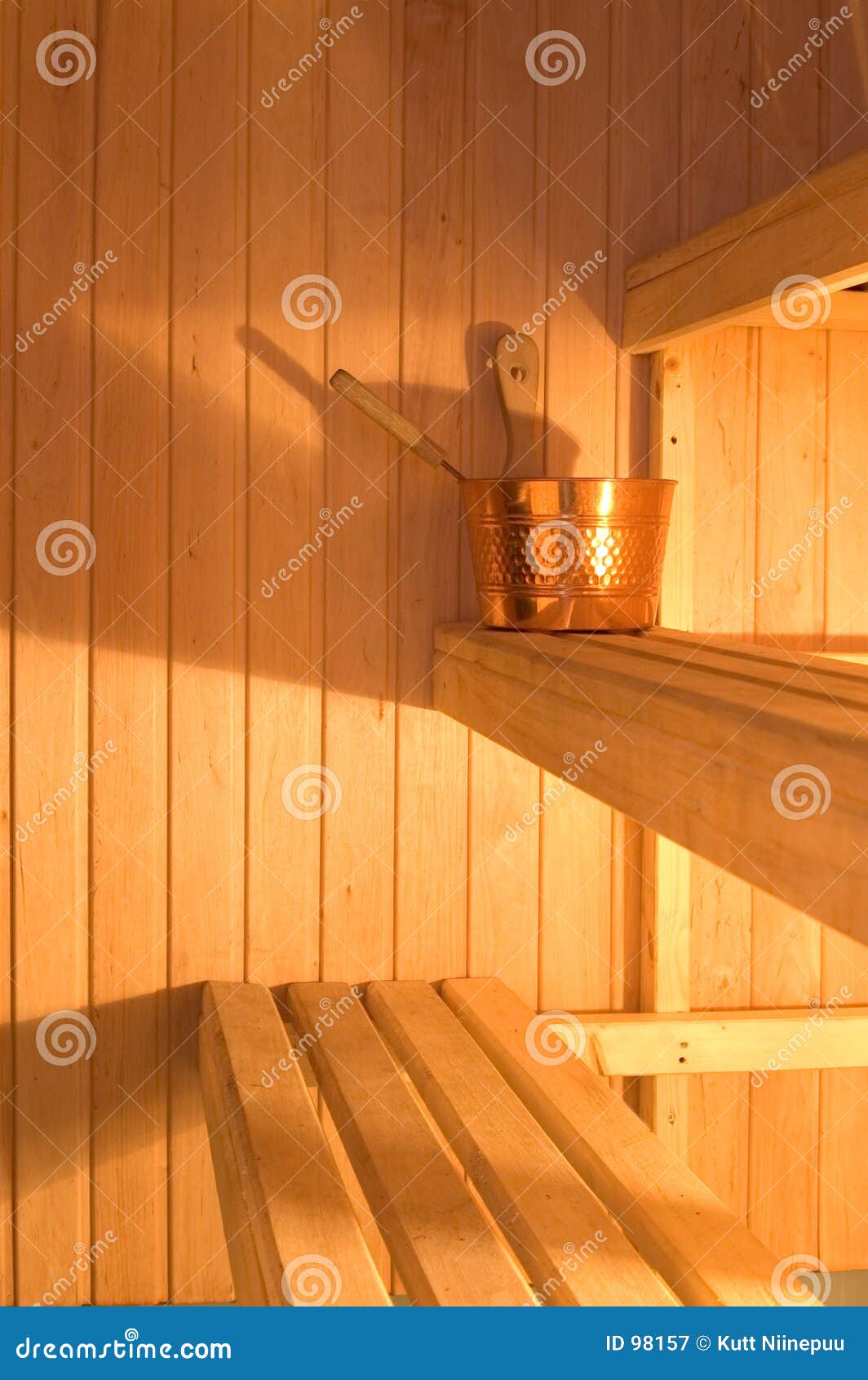 Sauna finlandais image stock. Image du détente, position 98157