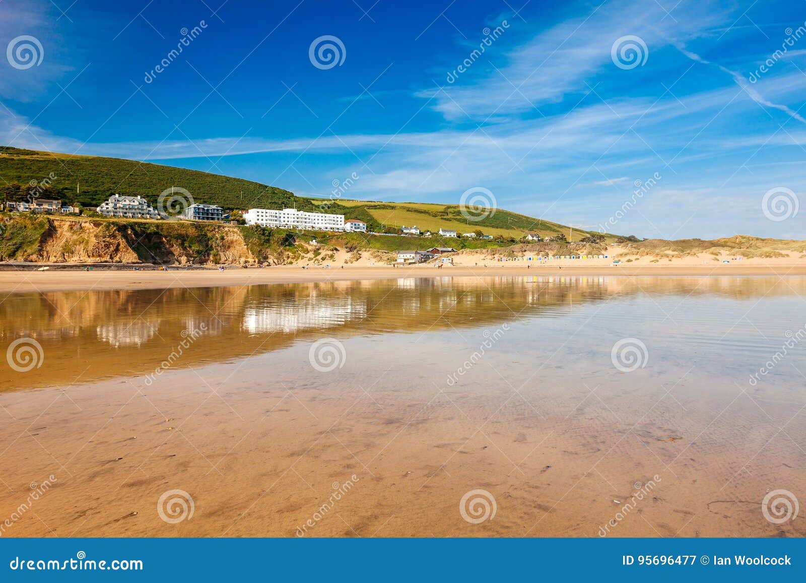 Saunton lixa Devon England Reino Unido. As reflexões em Saunton lixam Devon England Reino Unido Europa