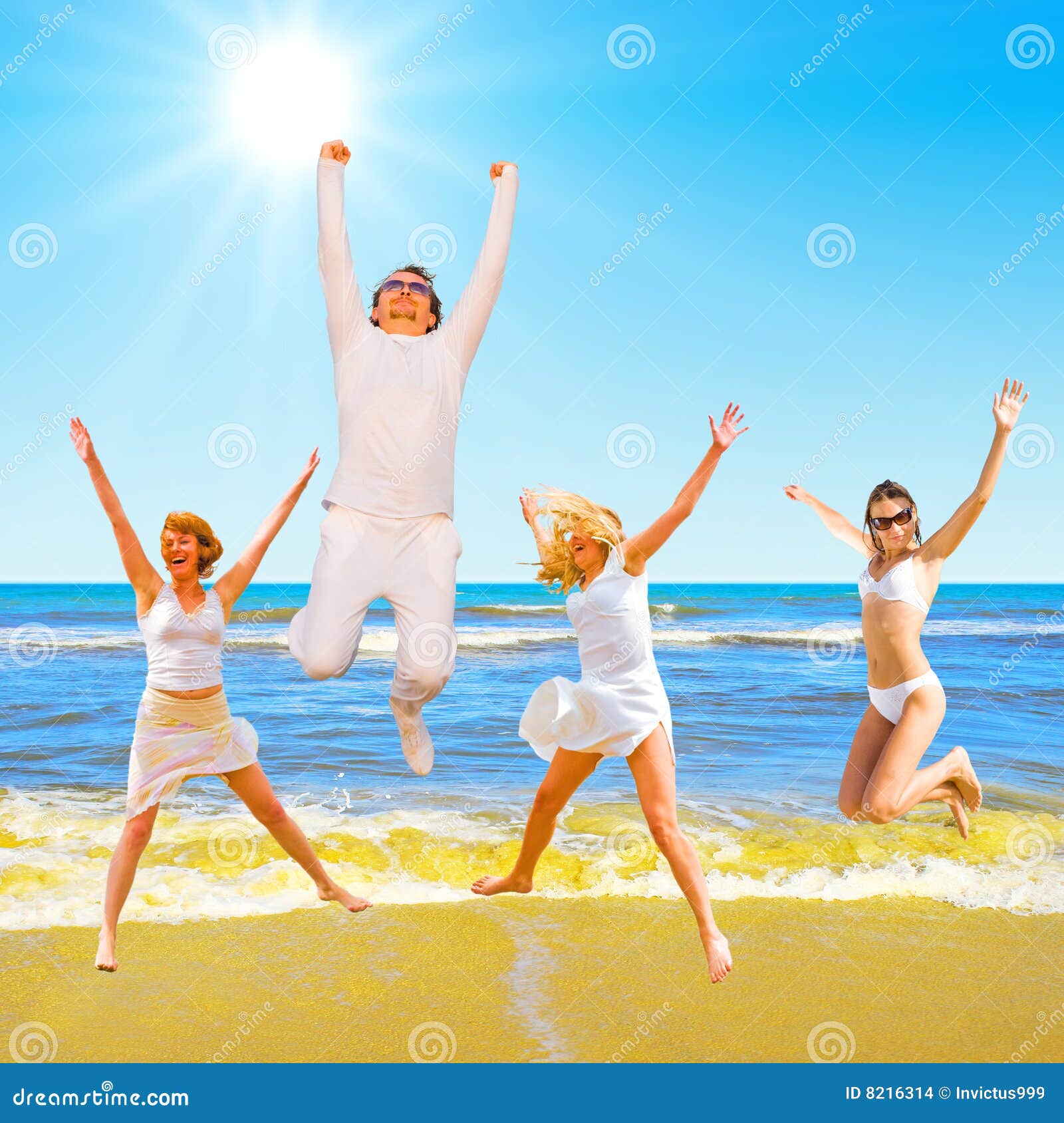 Saut de plage photo stock. Image du affaires, c?�te, libert?� - 8216314