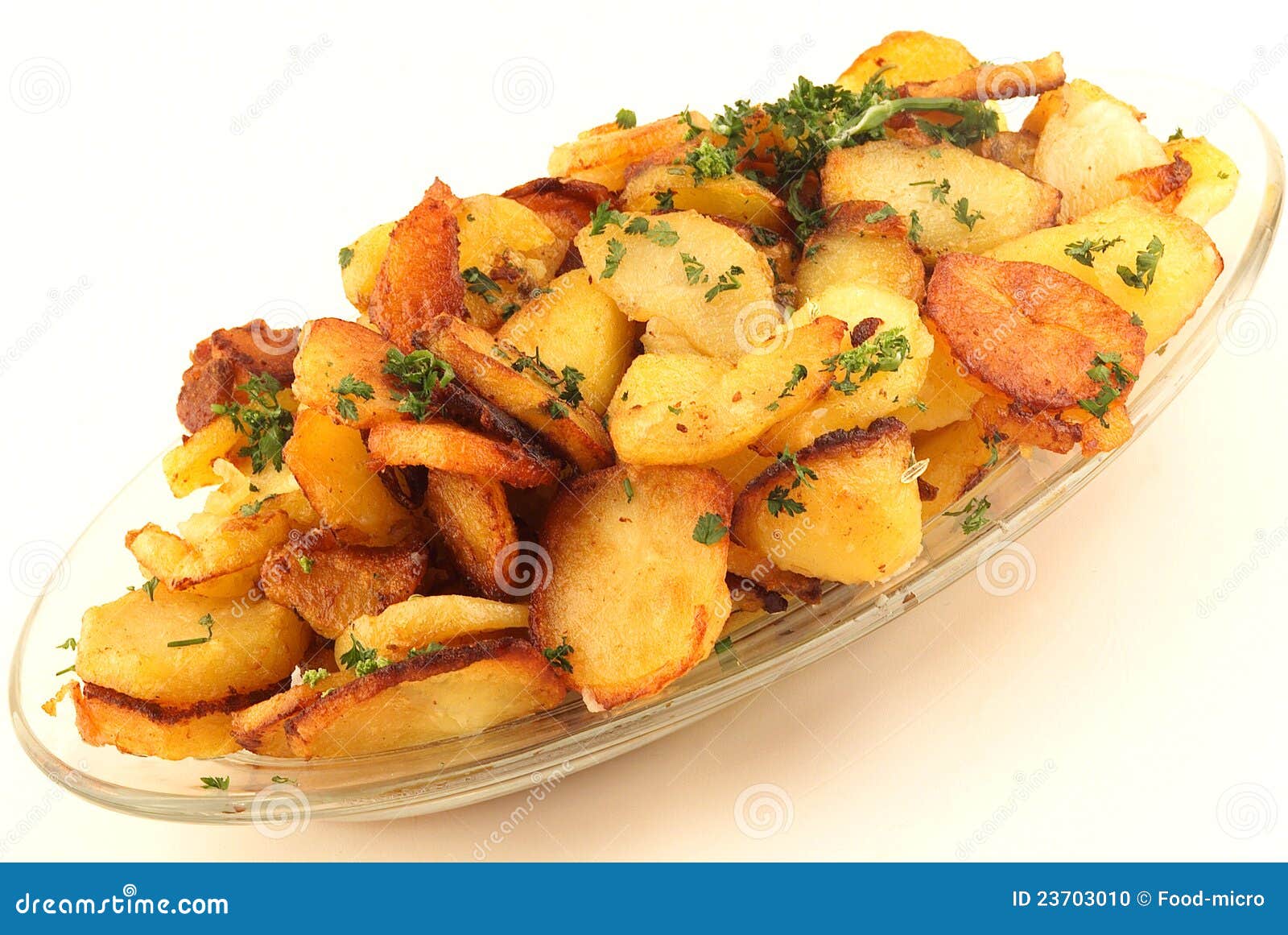 Блюда без картофеля. Картошка по домашнему. Картофель по деревенски. Гарнир картофель. Нарезная картошка на белом фоне.