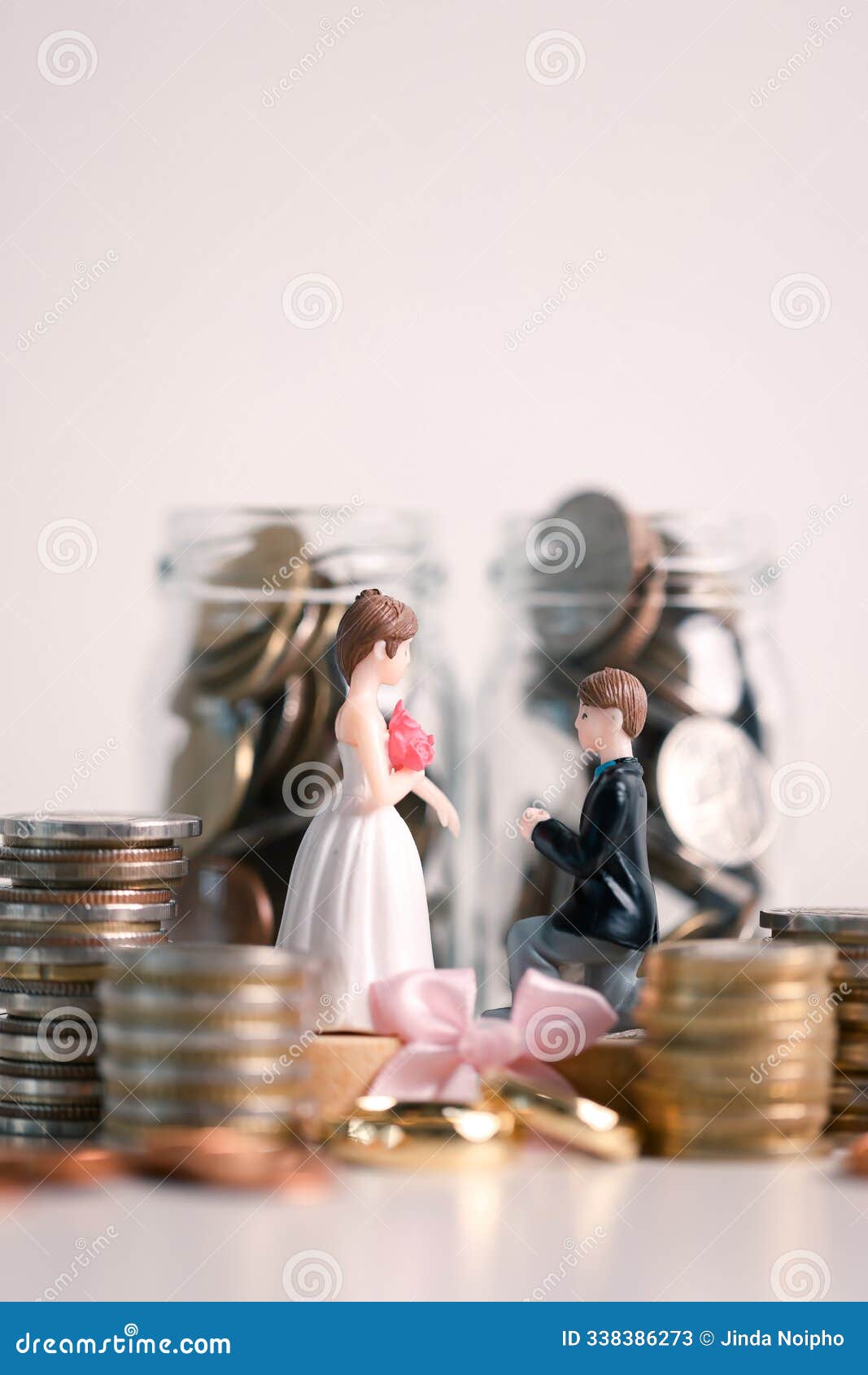 save money for a wedding, wise to manage your finance by investing in gold, utilizing banking services, and understanding the