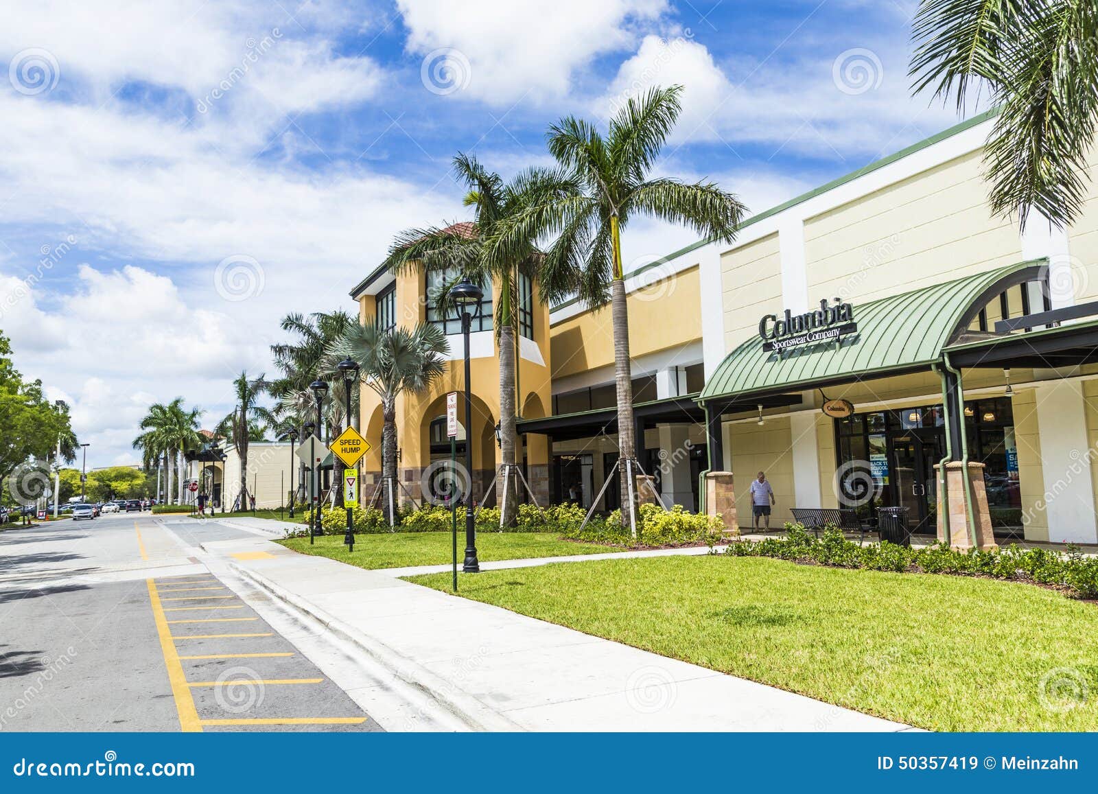 Sawgrass Mills Mall editorial stock image. Image of business - 50357419