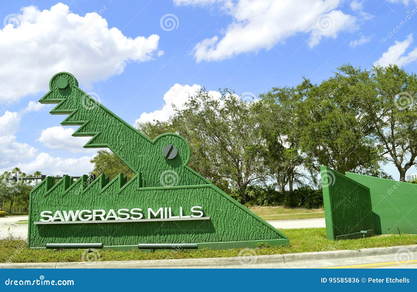 Sawgrass Mills sign editorial photo. Image of florida - 95585836