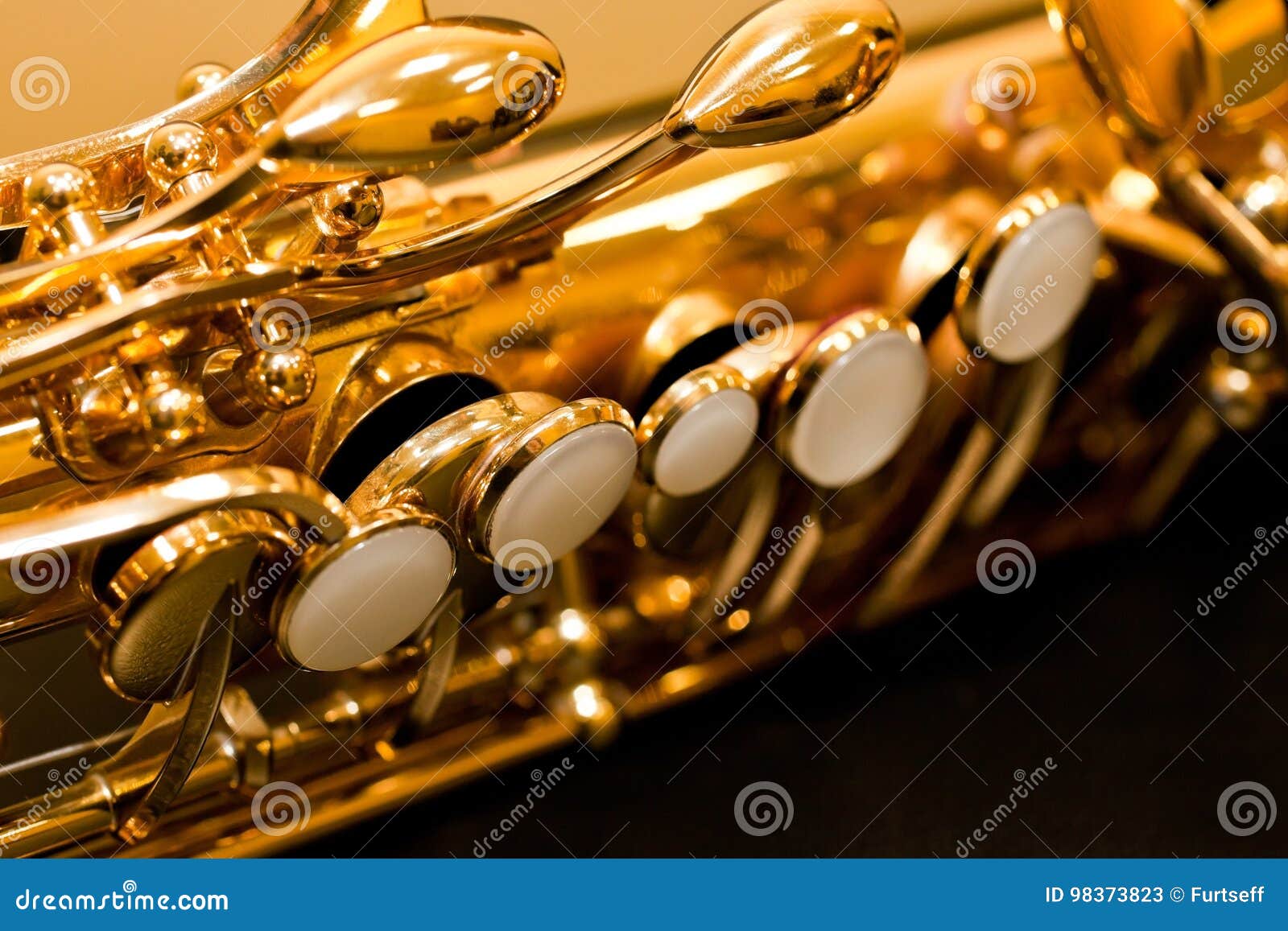 Клапан саксофона. Октавный клапан на саксофоне Альт. Двойной октавный клапан на саксофоне. Саксофон клапаны вид сверху. Саксофон клапан Ре 3 октавы.