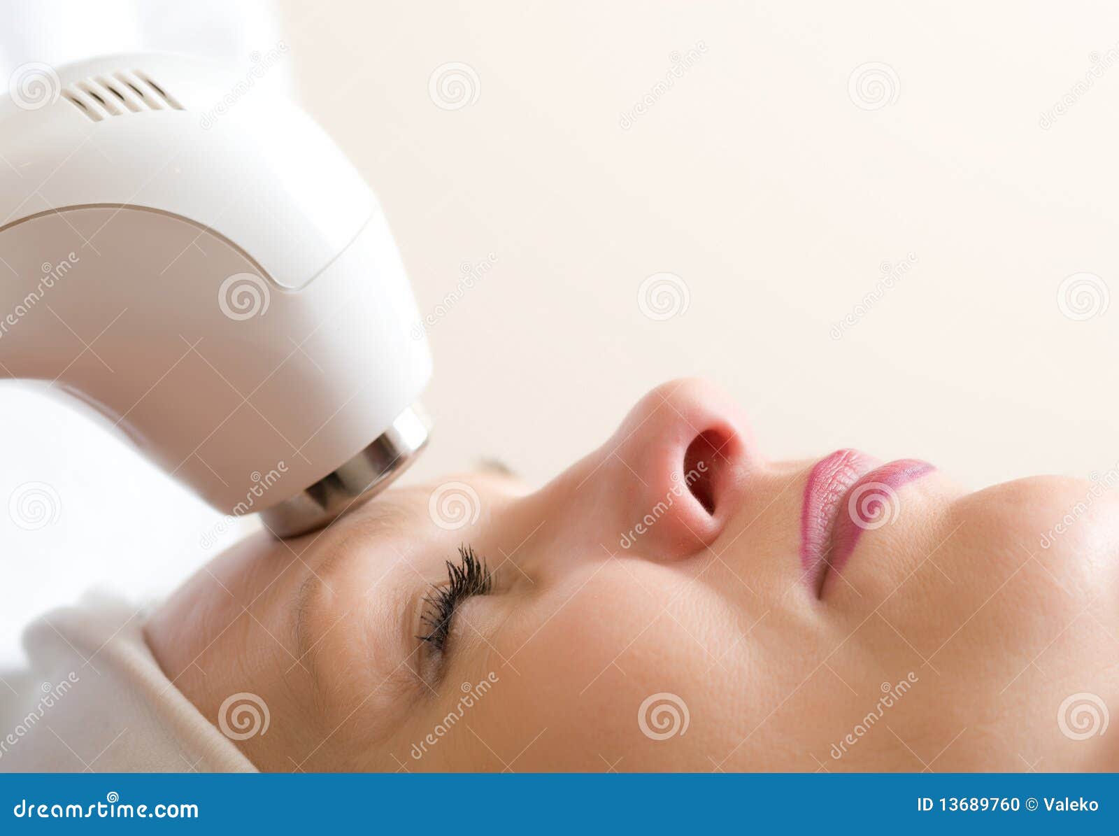 Tracce da posti sul trattamento di faccia