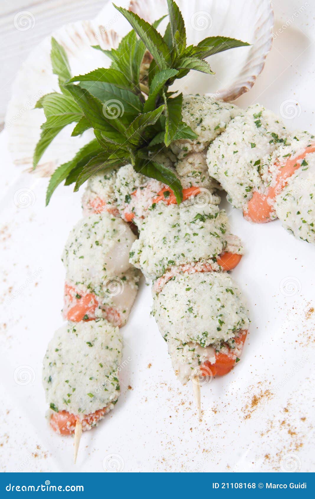 Scallops o brochette foto de stock. Imagem de luxo, delicioso 21108168