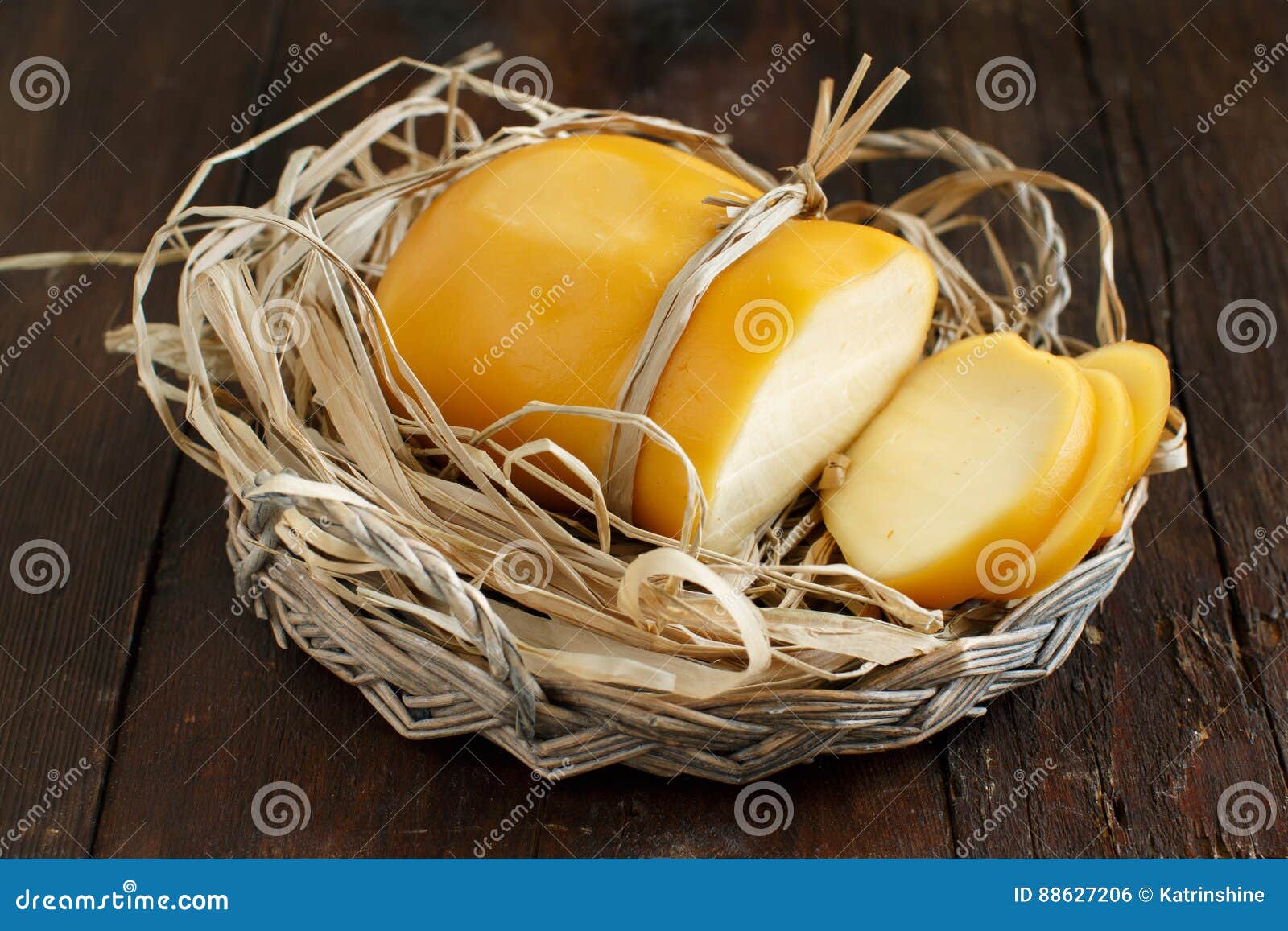 Scamorza, Typischer Italienischer Geräucherter Käse Stockfoto - Bild von  gesund, nahaufnahme: 88627206