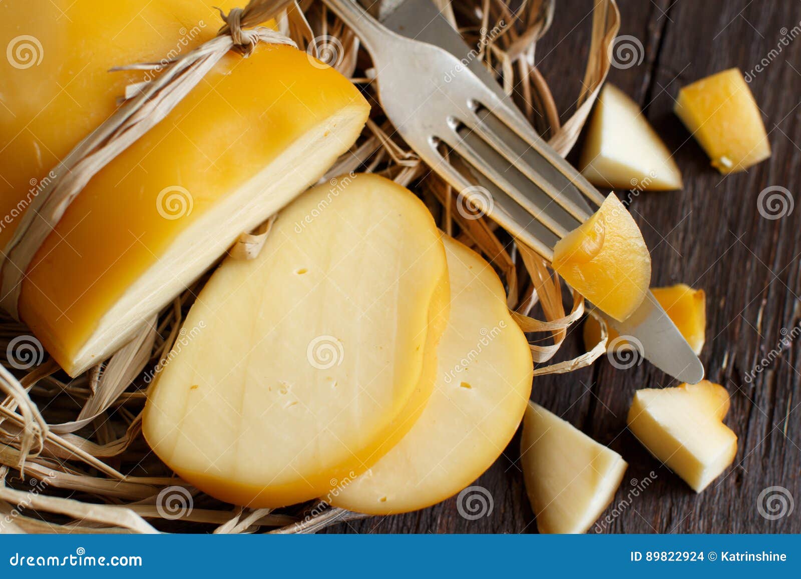 Scamorza, Typischer Italienischer Geräucherter Käse Stockfoto - Bild von  traditionell, gesund: 89822924