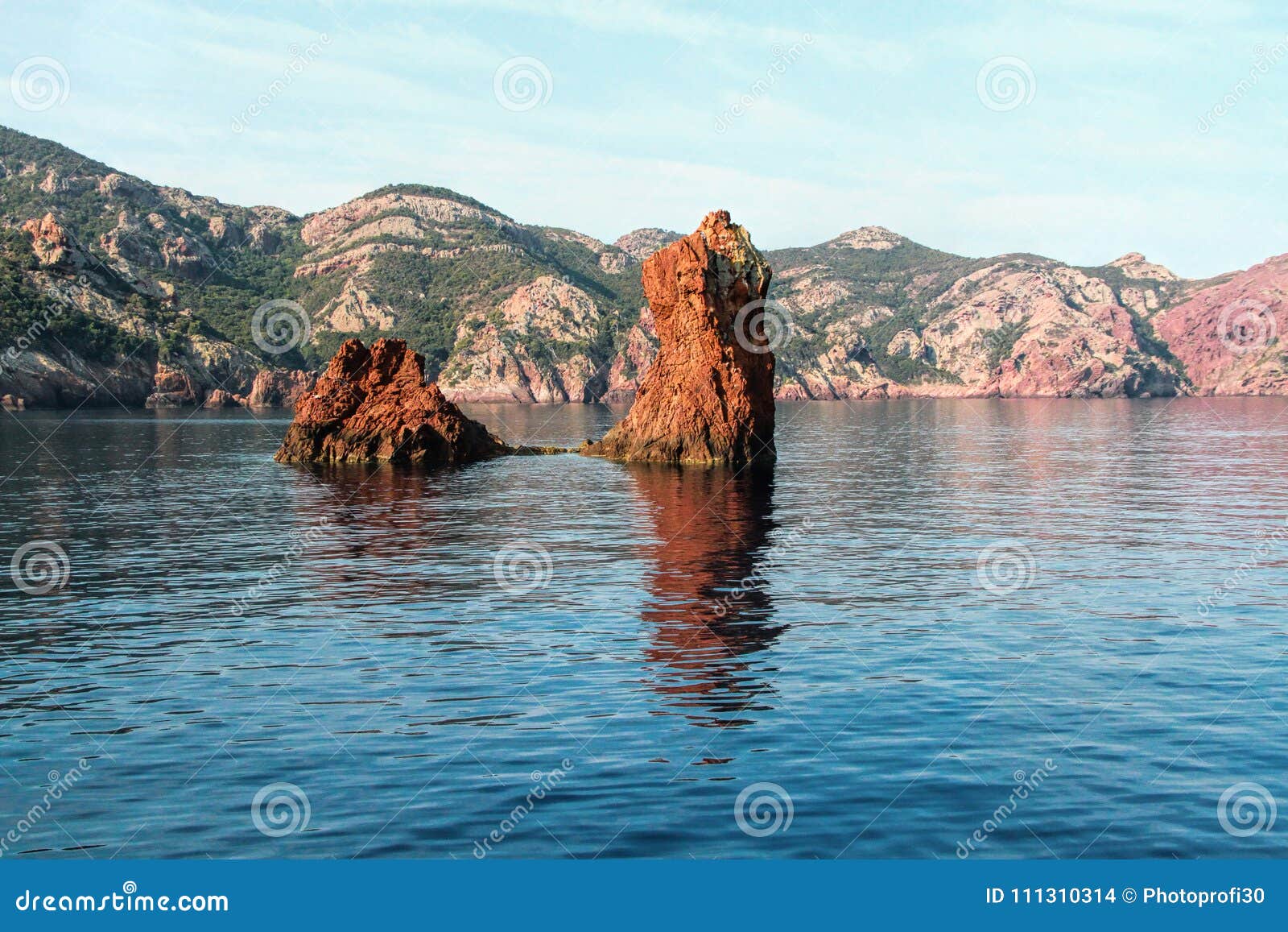 Scandola rezerwat przyrody, Corsica, Francja. Skały Scandola rezerwat przyrody, UNESCO światowego dziedzictwa miejsce, Corsica, Francja