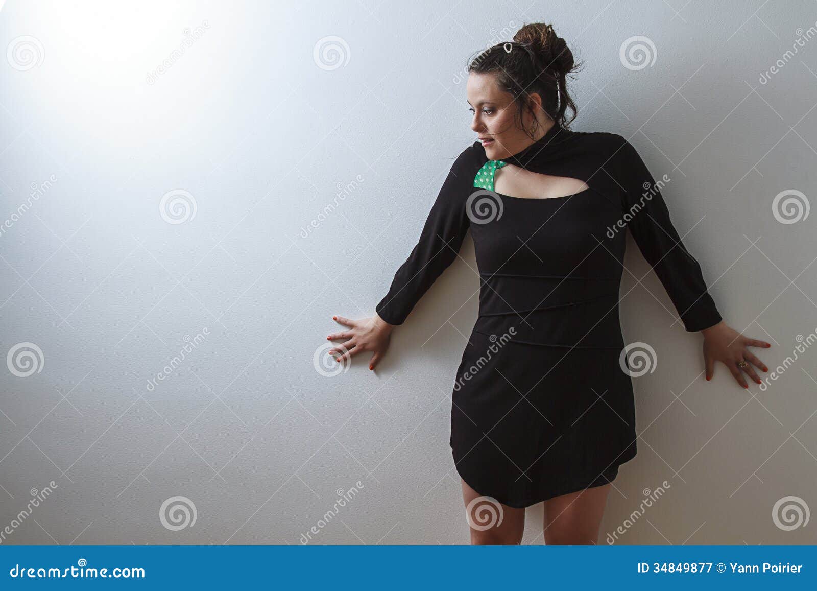 Scared Woman Stock Illustration 79644139