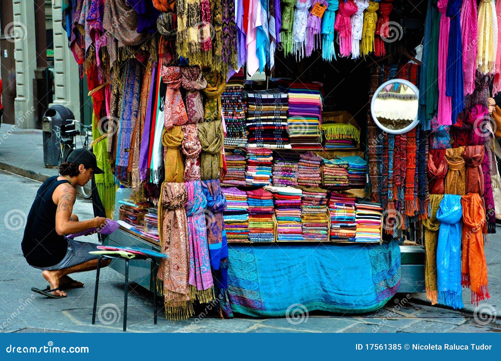 Scarf market in Florence editorial image. Image of group 17561385