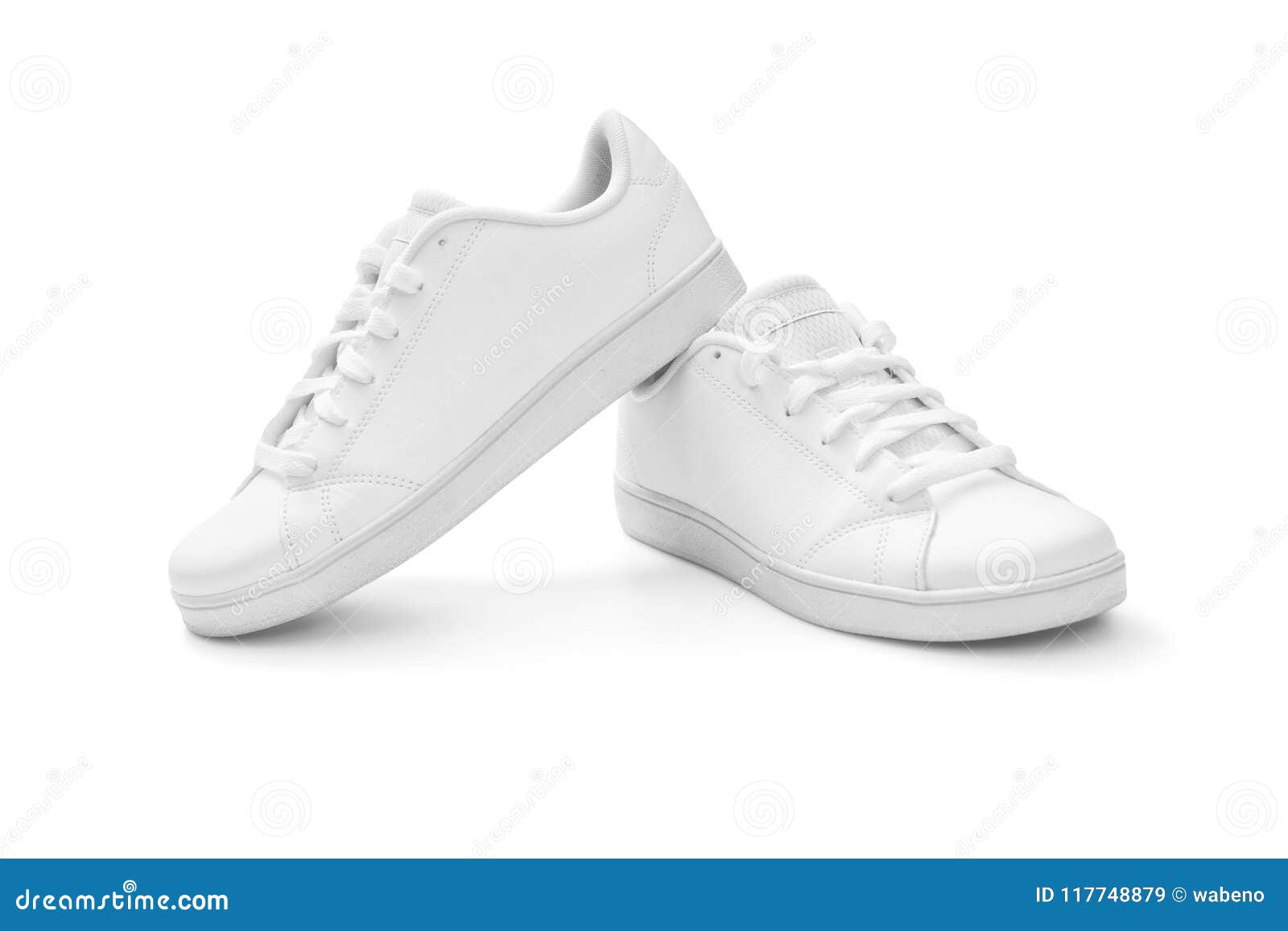 Scarpe da tennis bianche immagine stock. Immagine di percorso - 117748879