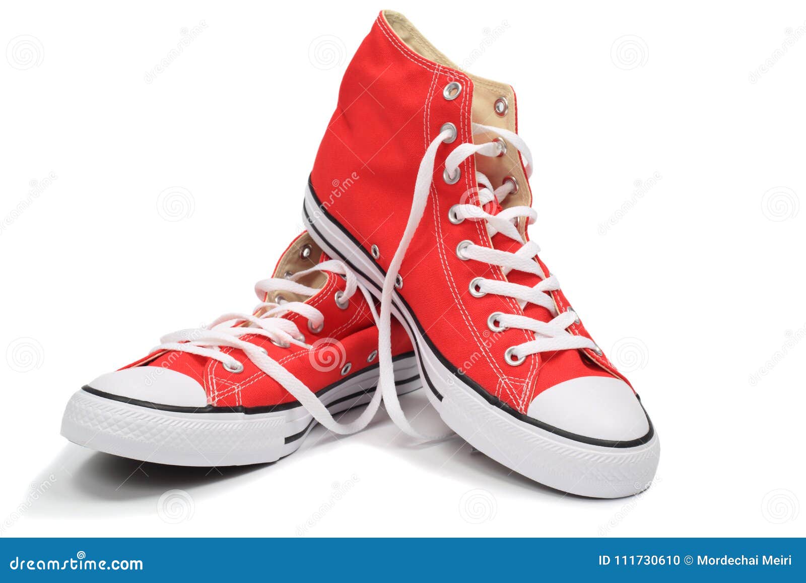 Scarpe Da Tennis Rosse Della Tela Fotografia Stock - Immagine di background, immagine: 111730610