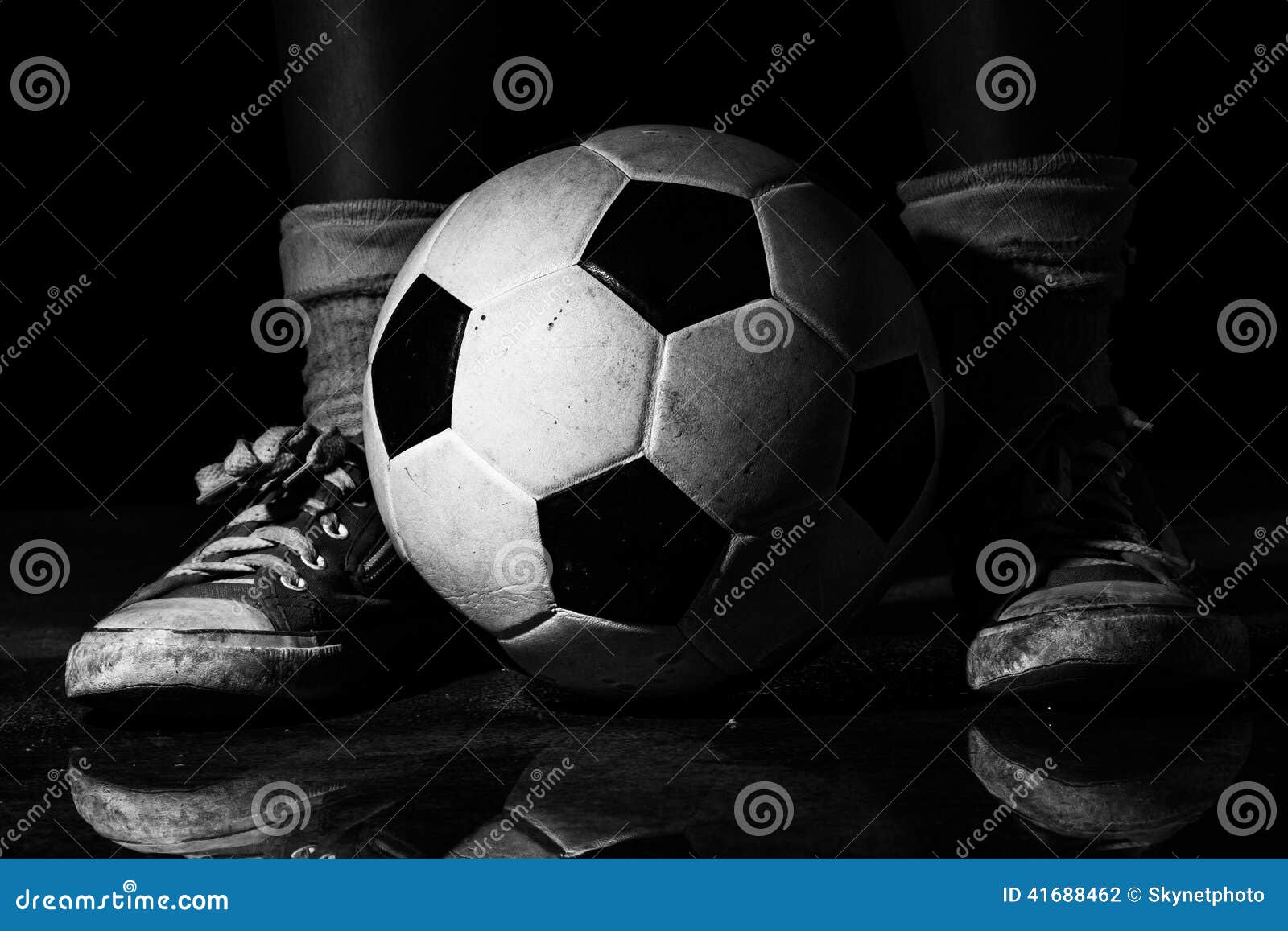 Stock Sporche Tennis Pallone Con Scarpe Da Calcio Fotografia qpF0AA|member.solidthumbsup.com