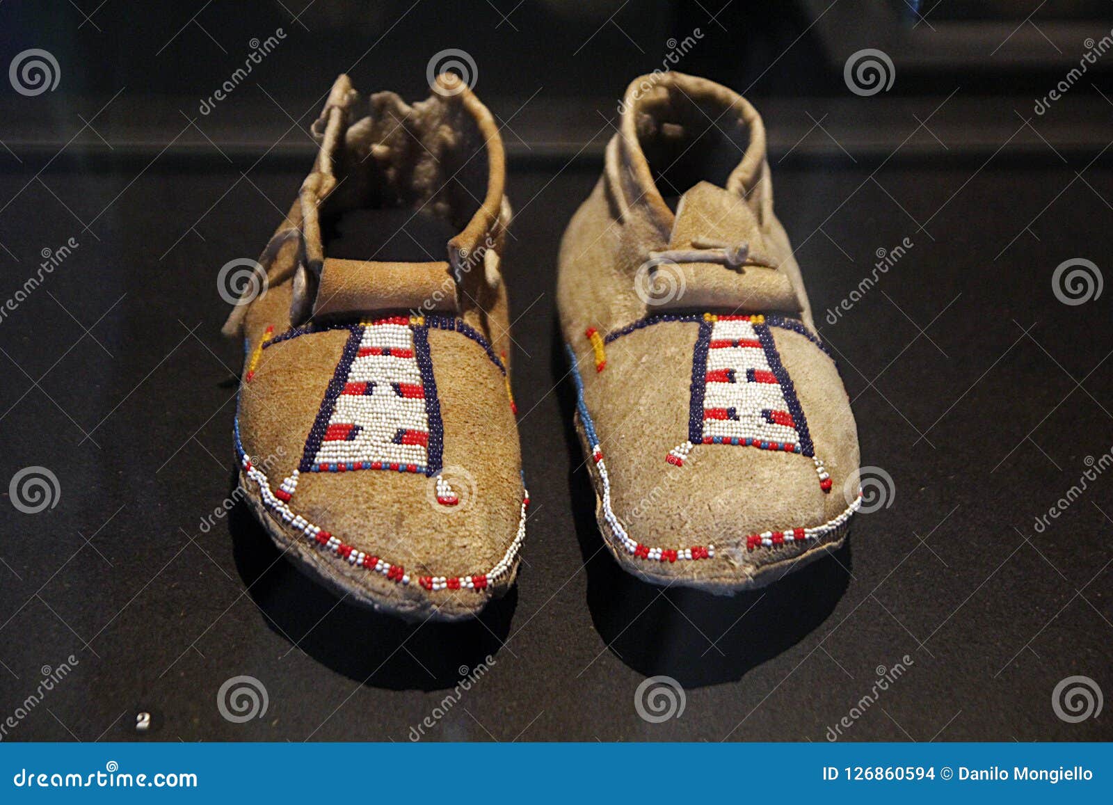 Scarpe degli indiani immagine stock editoriale. Immagine di mostra - 126860594