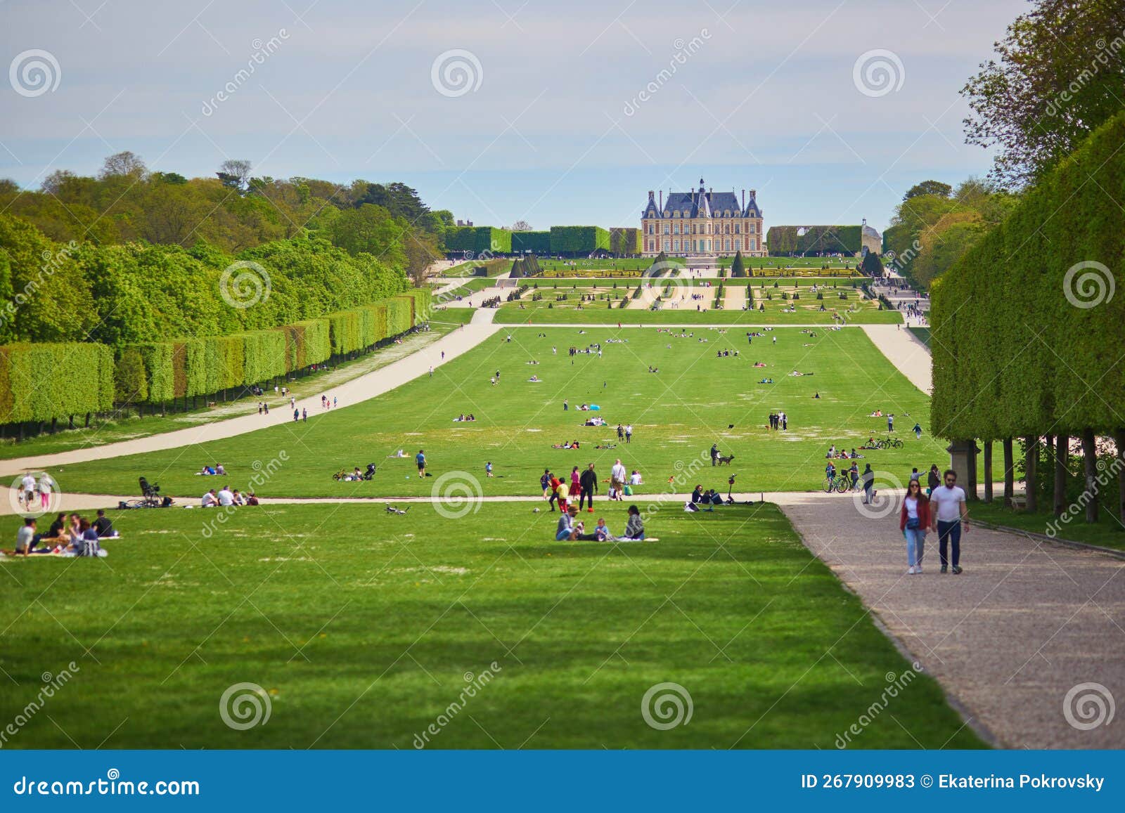 SCEAUX, FRANCE - APRIL 18, 2022: People Walking and Having Picnic in ...