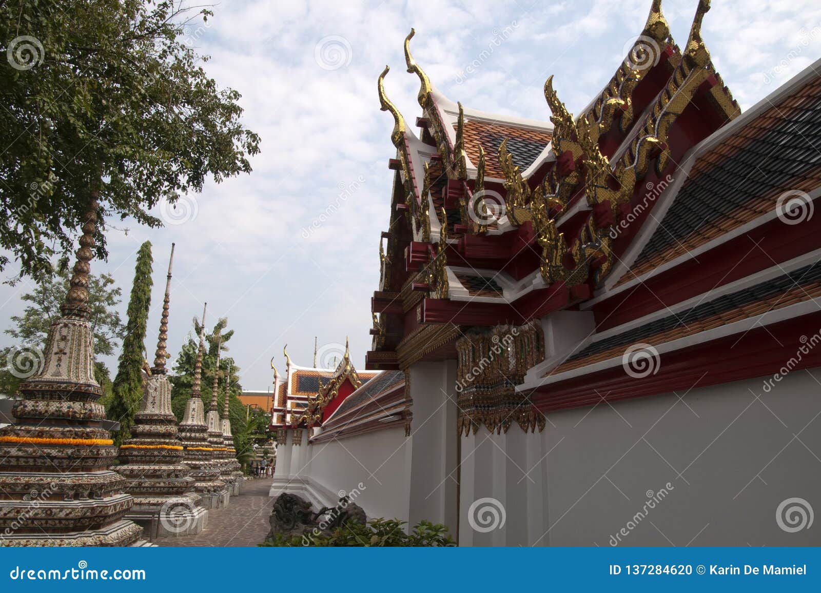 Entrance To Cloisters Near the Decorated Phra Chedi Rai Stock Photo ...