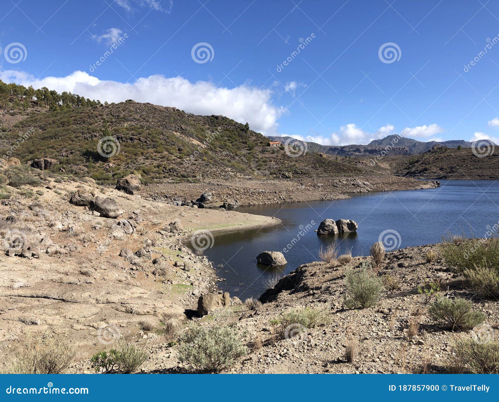 scenery around las ninas reservoir