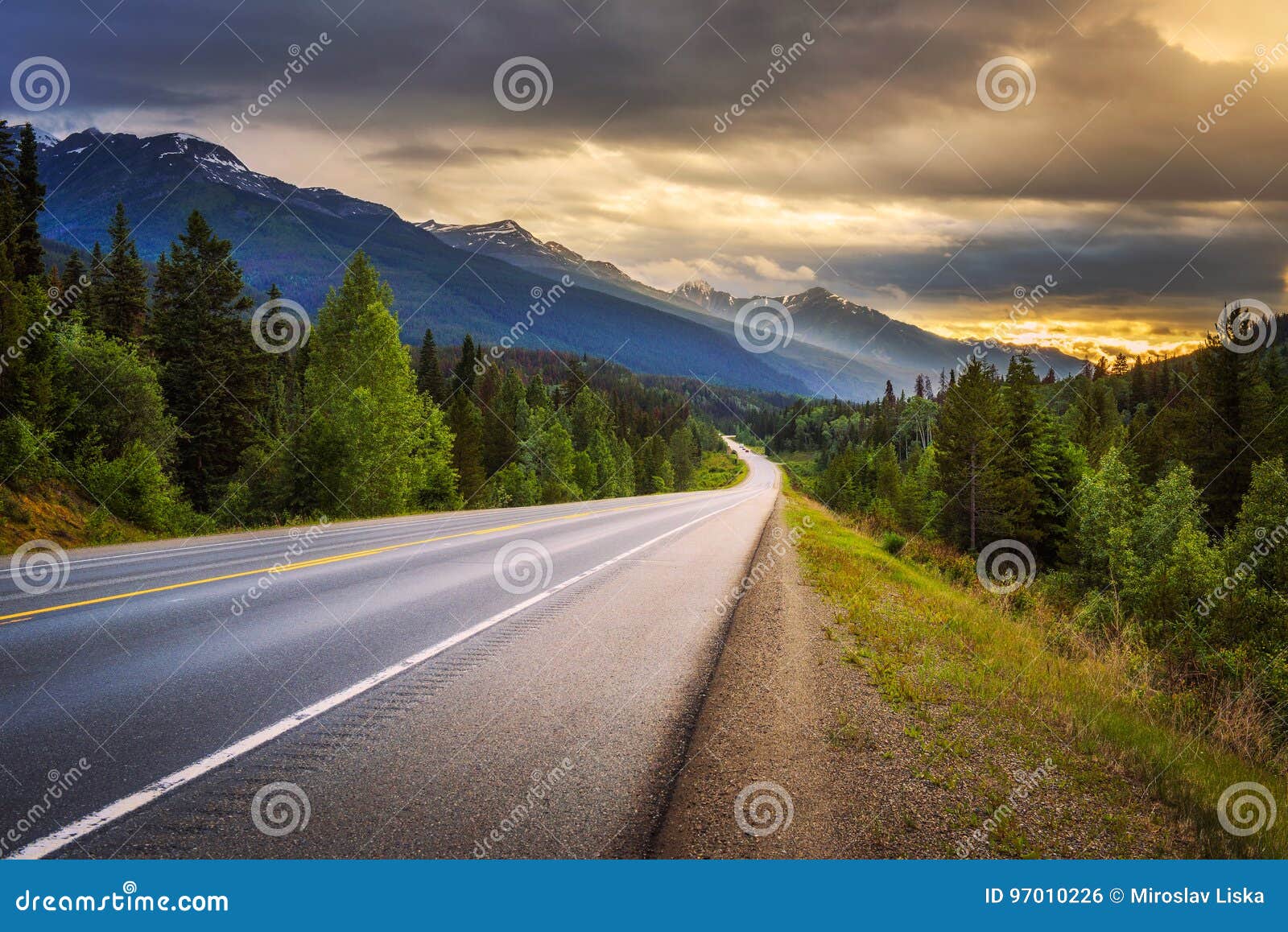 scenic icefields pkwy in banff national park at sunset