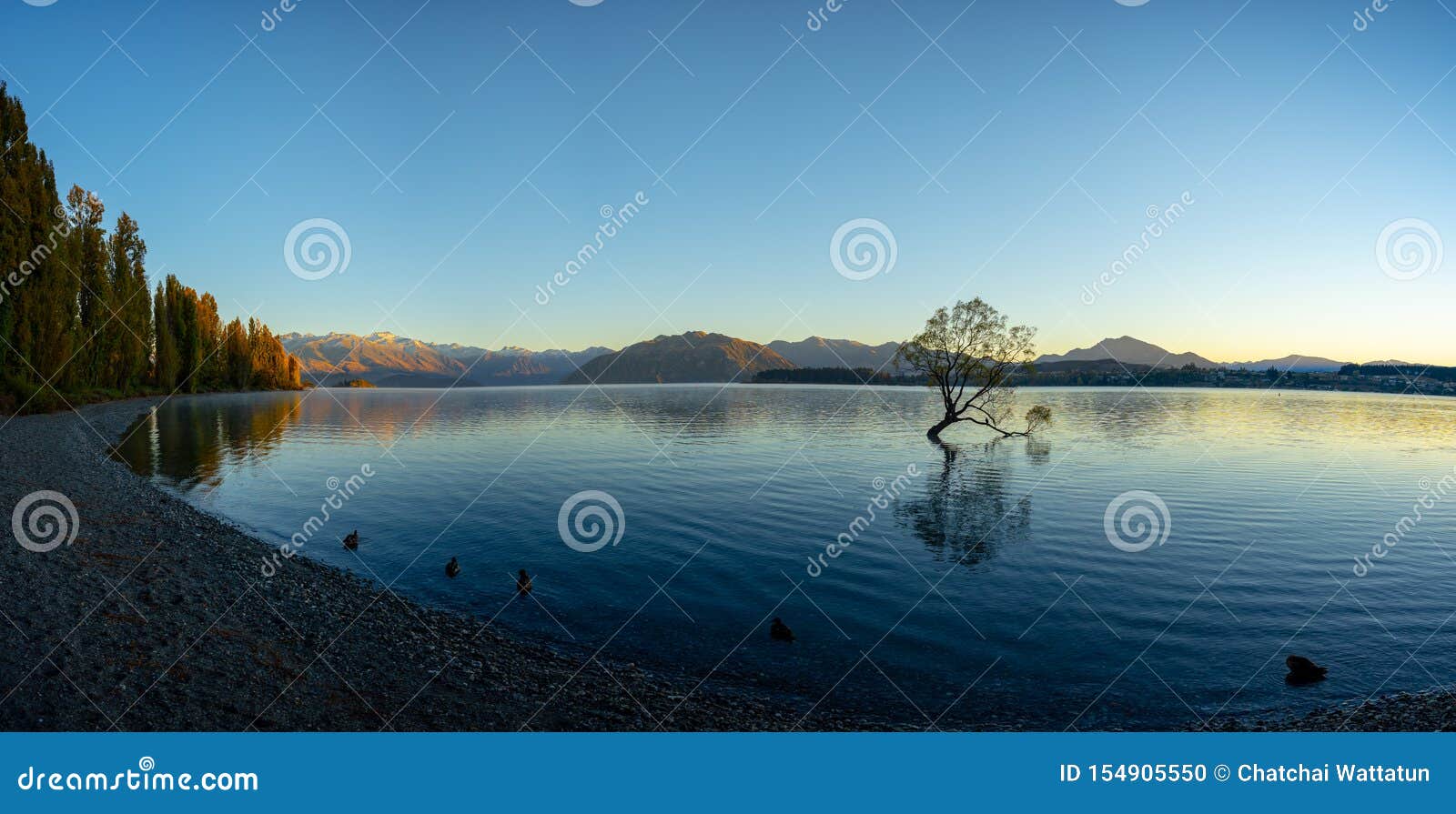 scenic peaceful of lake wanaka