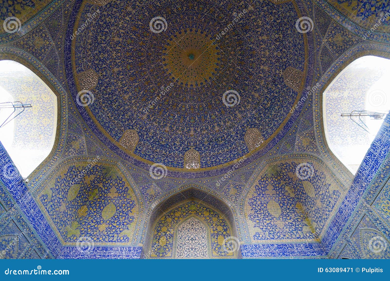 Schone Decke Des Imams Mosque In Isfahan Der Iran Stockbild Bild Von Islam Fromm