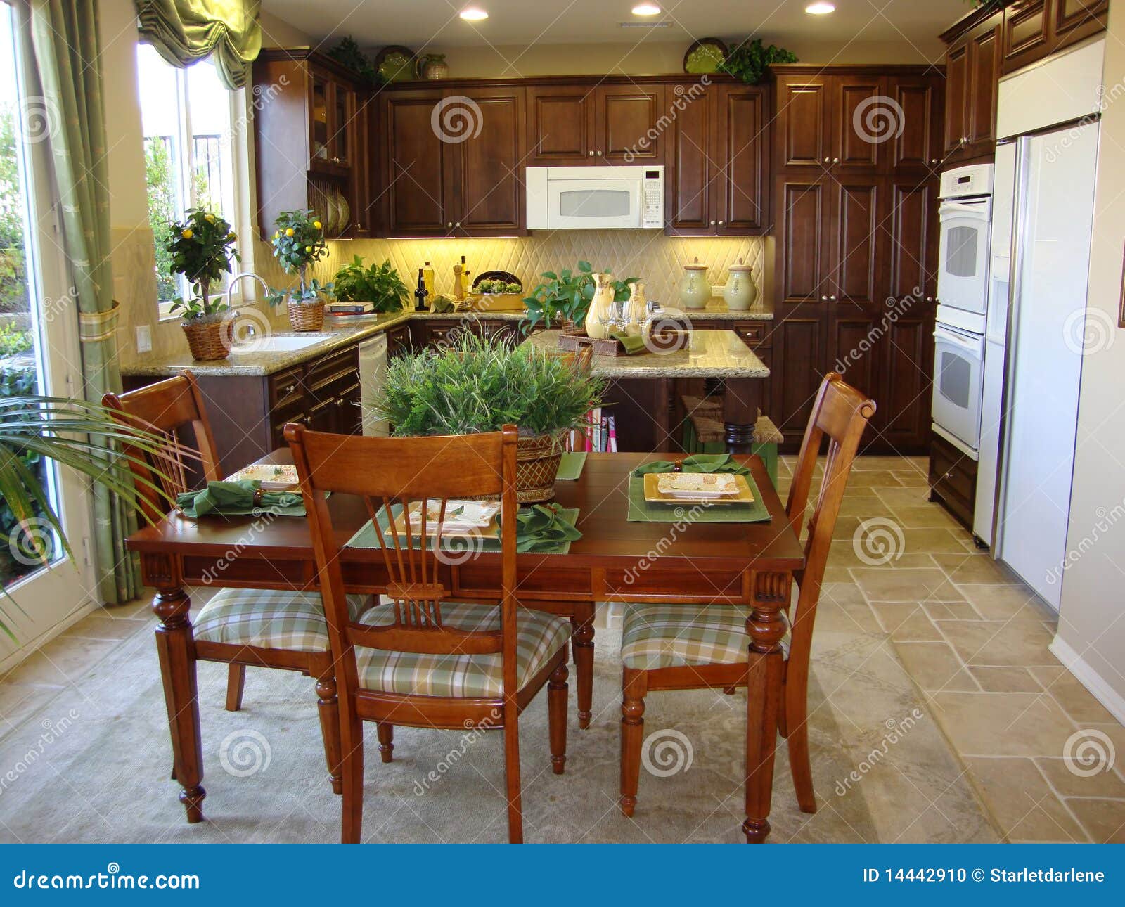 Schone Kuche Und Esszimmer Stockfoto Bild Von Esszimmer 14442910