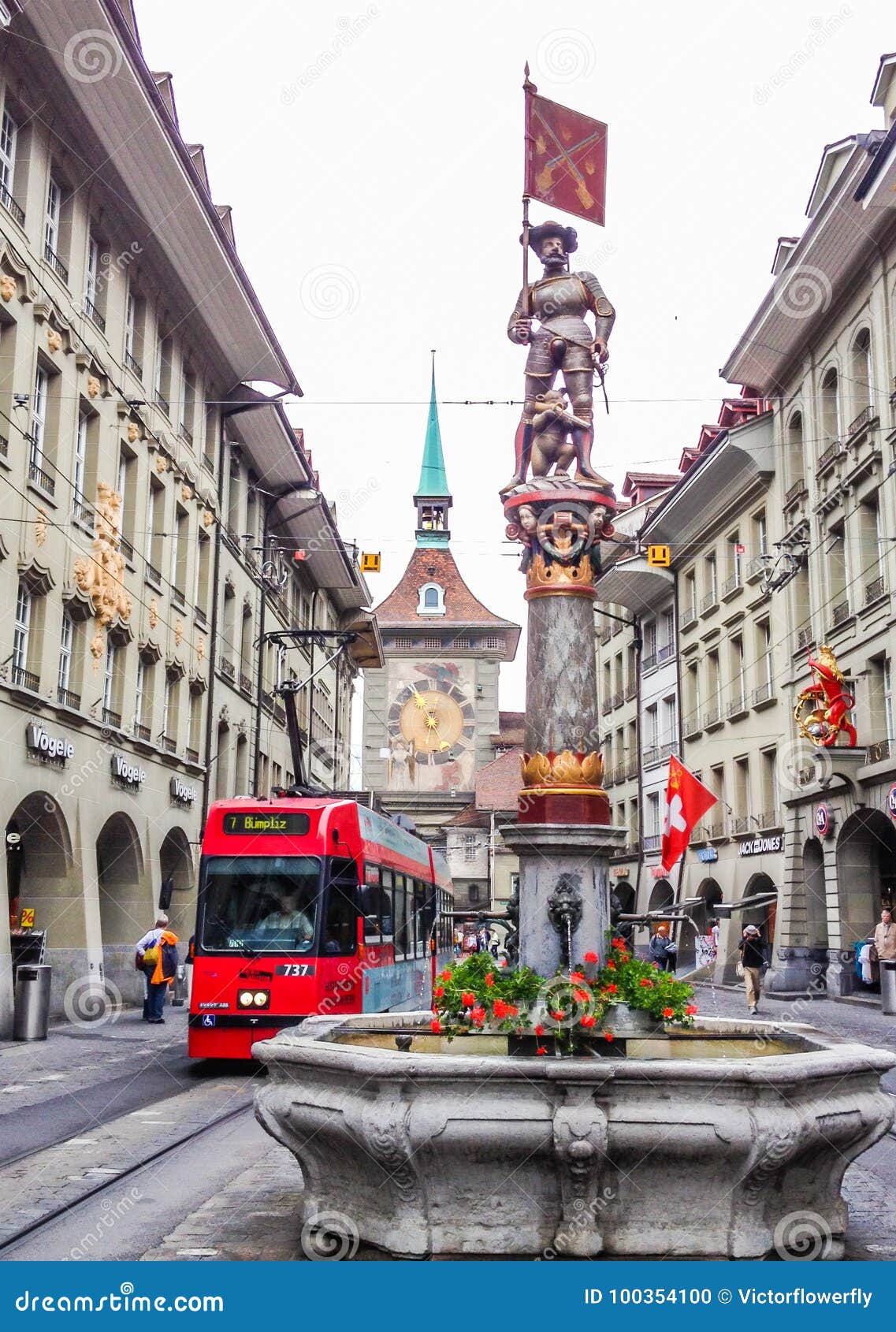 Schöne Stadt-Straßen-Ansicht Der Bunten Mittelalterlichen  Meisterschützestatue Auf Durchdachten Brunnen in Bern, Die Schweiz  Redaktionelles Bild - Bild von mittelalterlich, szenisch: 100354100
