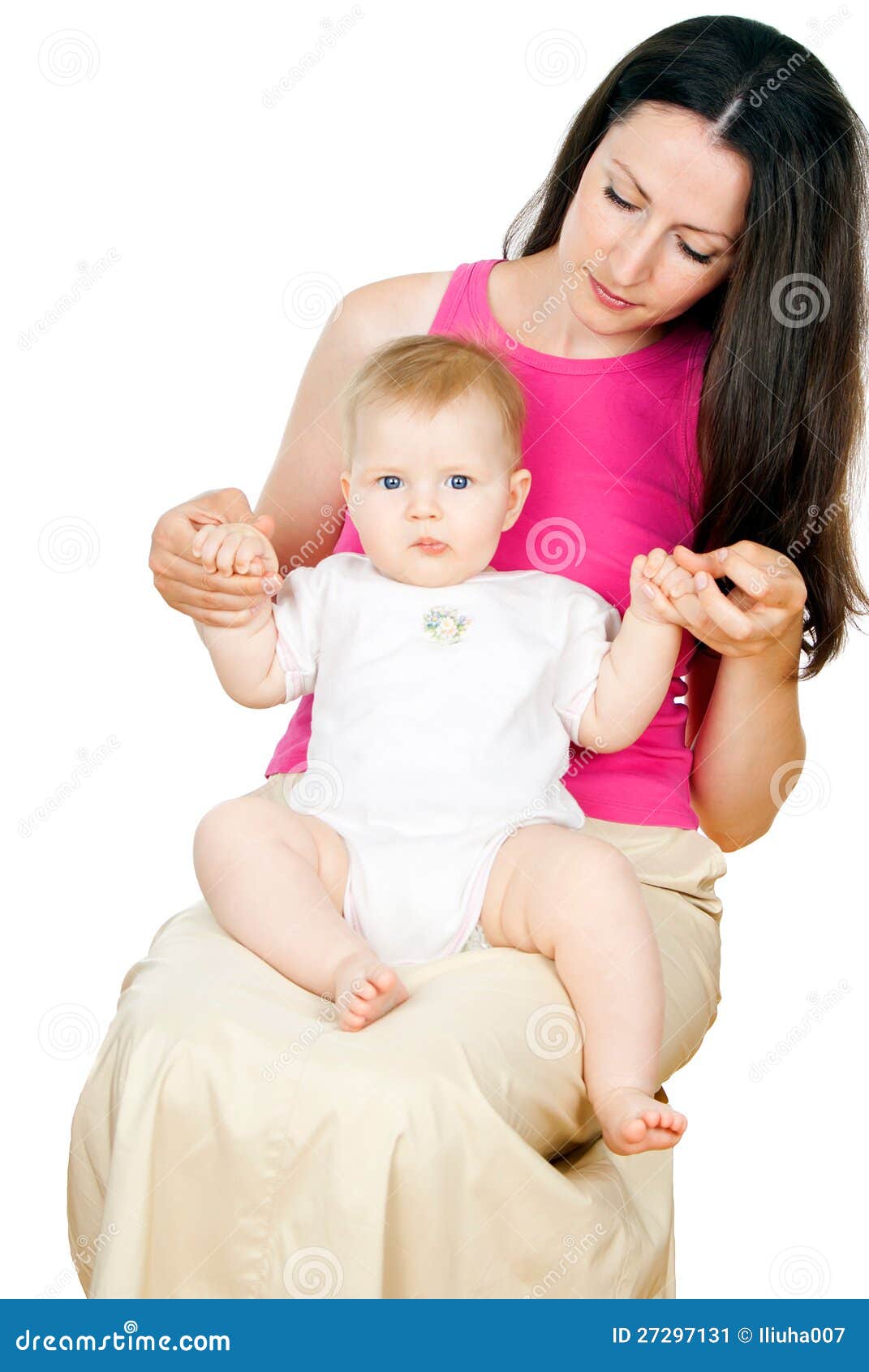 Сижу у мамы на коленях. Ребенок сидит на коленях. Ребенок на коленях у мамы. Женщина с ребенком сидит. Девочка сидит на маме.
