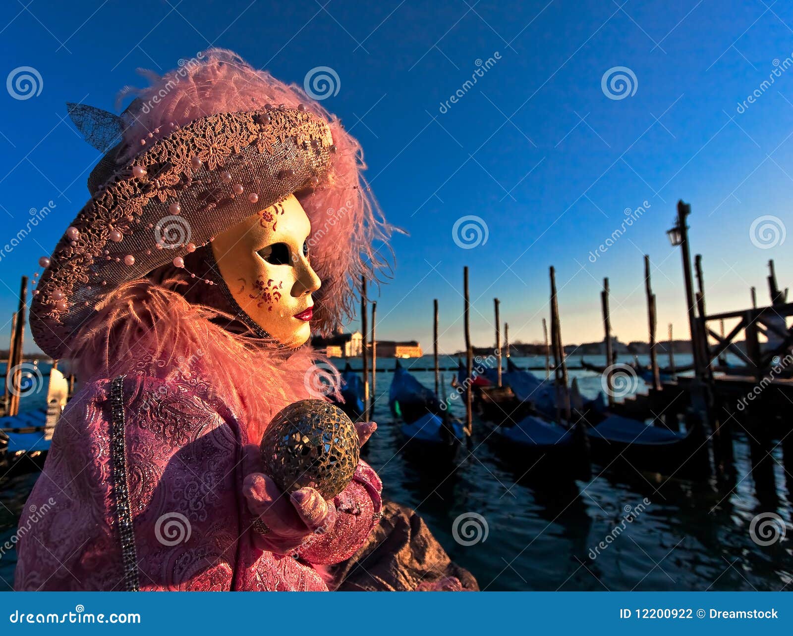 Schablonen in Venedig, Italien. Traditionelle Venedig-Schablone mit bunter Dekoration