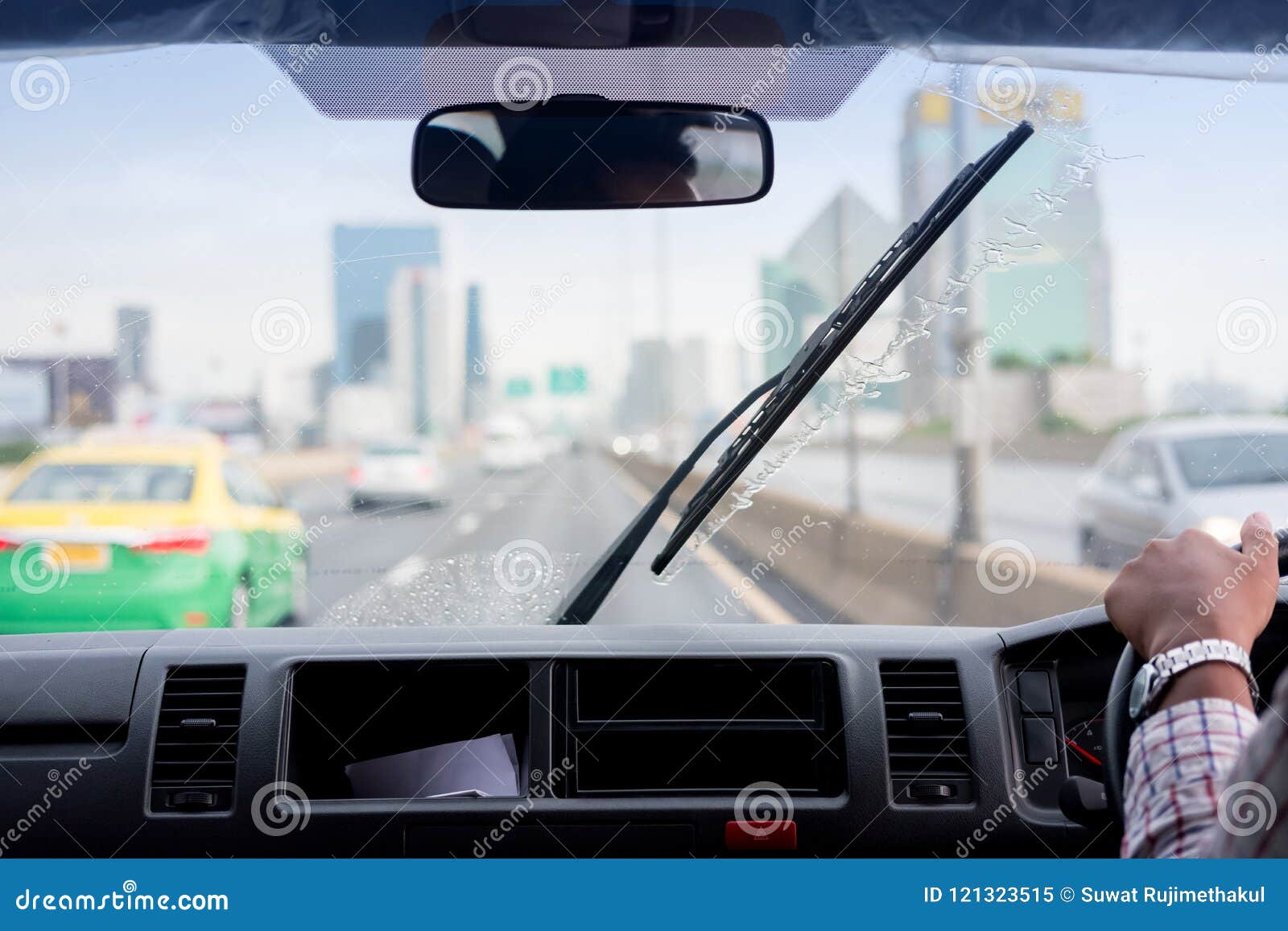 Scheibenwischer Von Innen Des Autos, Regenzeit Stockbild - Bild