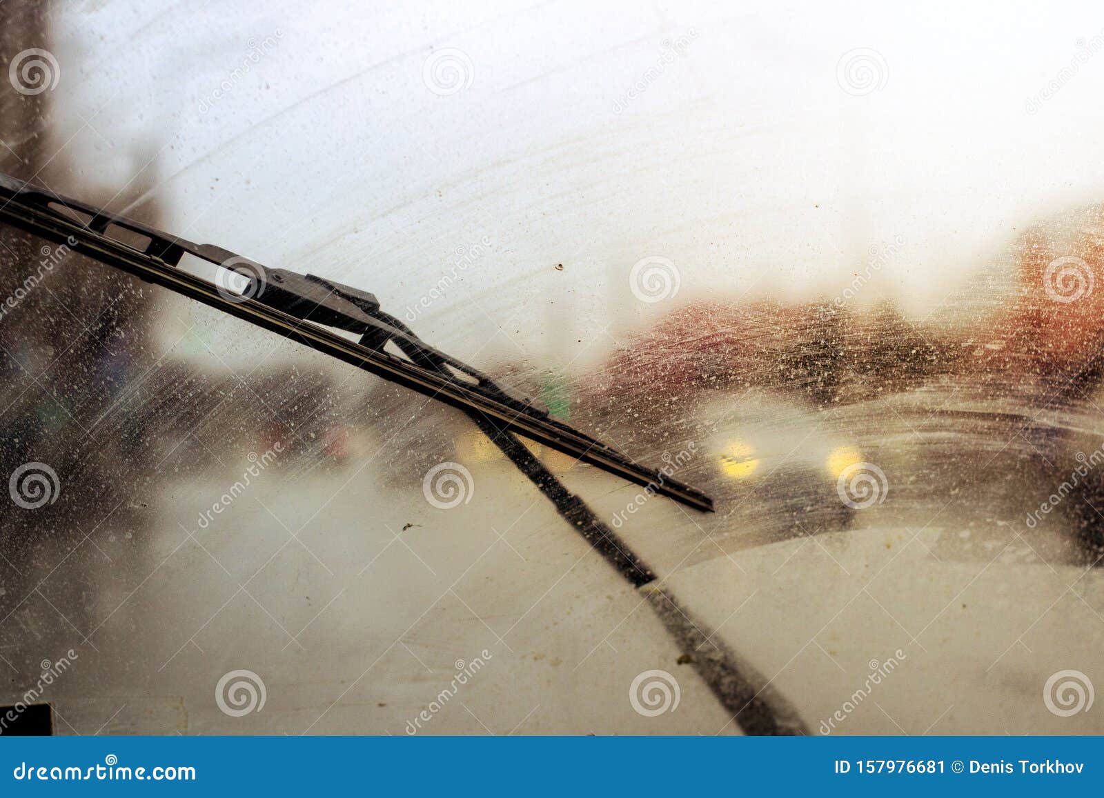 Scheibenwischer Von Innen Des Autos, Regenzeit Stockbild - Bild