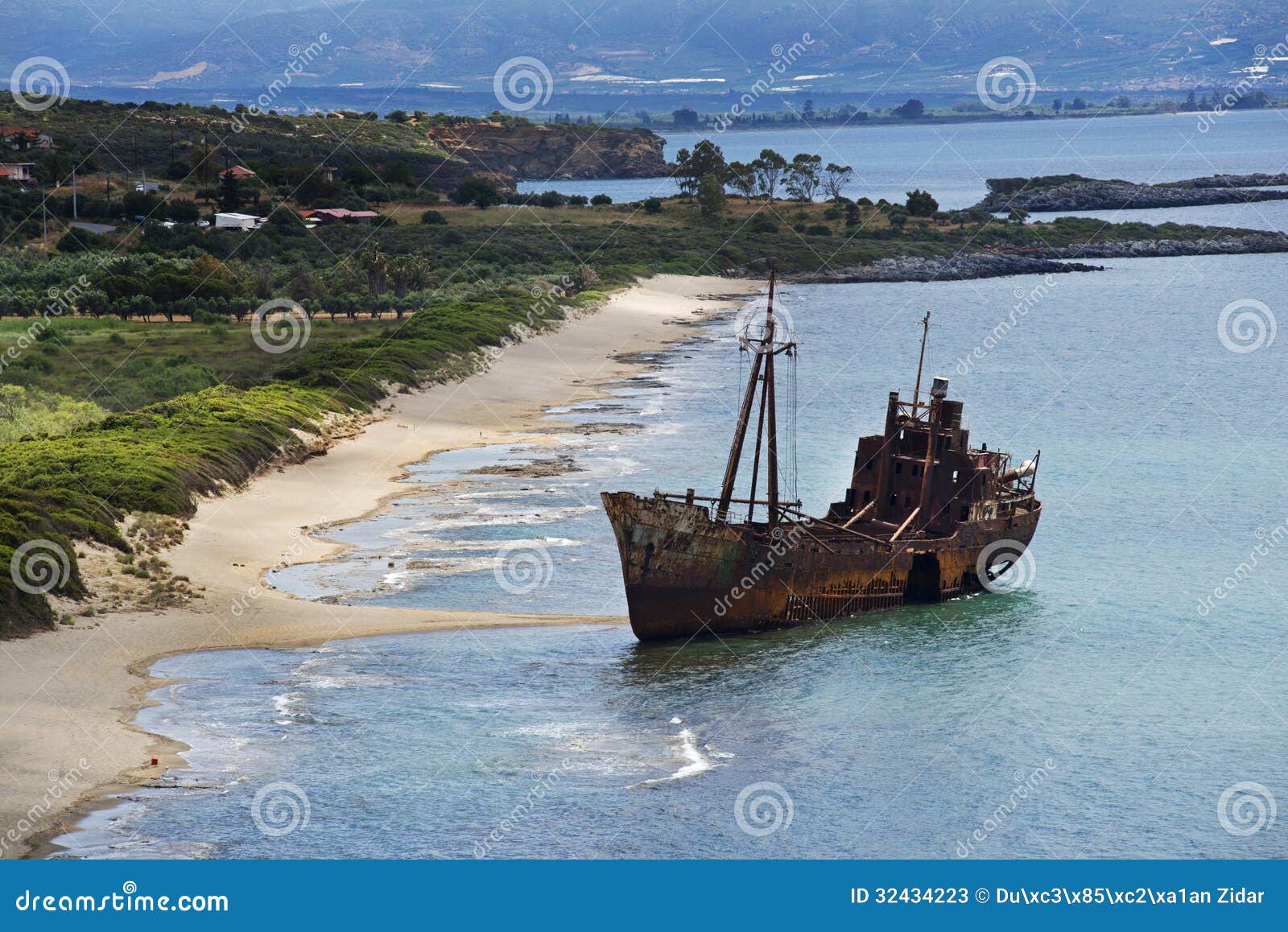 Dimitrios-Schiffbruch an Selinitsa-Strand nahe Gytheio, Griechenland