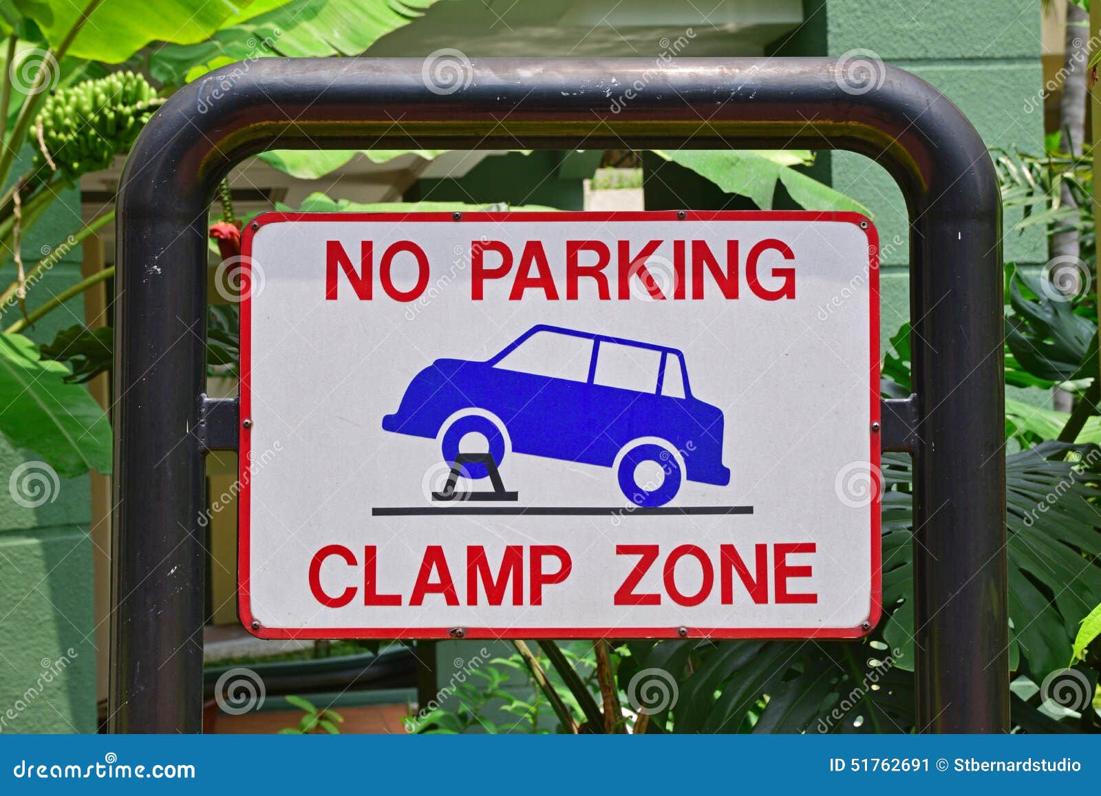 Schild Für Parkverbot- Und Klammernzone Stock Abbildung - Illustration von  üppig, phasen: 51762691
