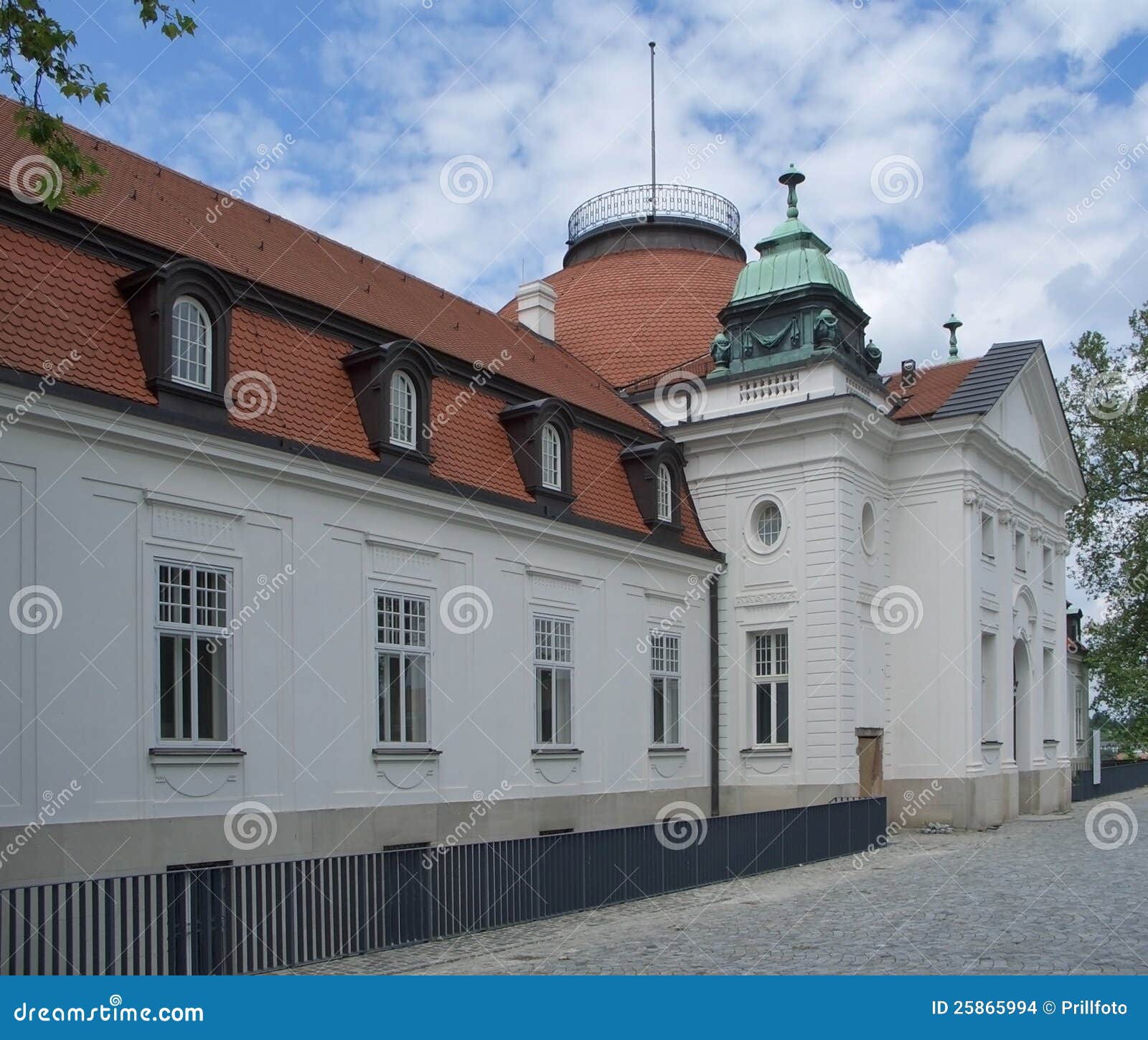 Schiller Nationalmuseum em Marbach. O edifício em uma cidade nomeada Marbach am Neckar na cidade do sul de Germany.The é sabido como o lugar de nascimento do poeta e do dramaturgo clássicos Friedrich Schiller.