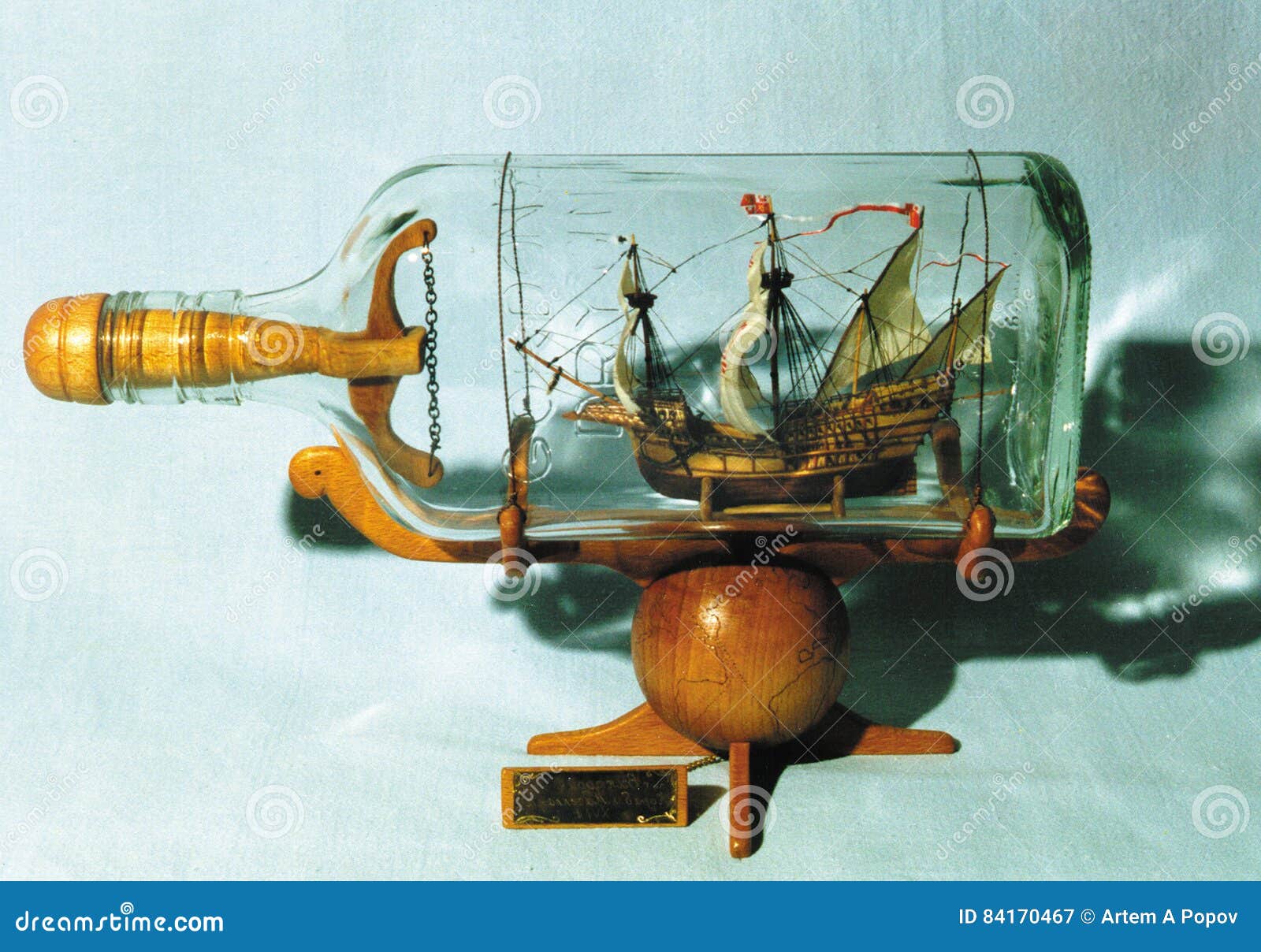 Ru Chaise longue Lagere school Schip in fles stock afbeelding. Image of schip, modellering - 84170467