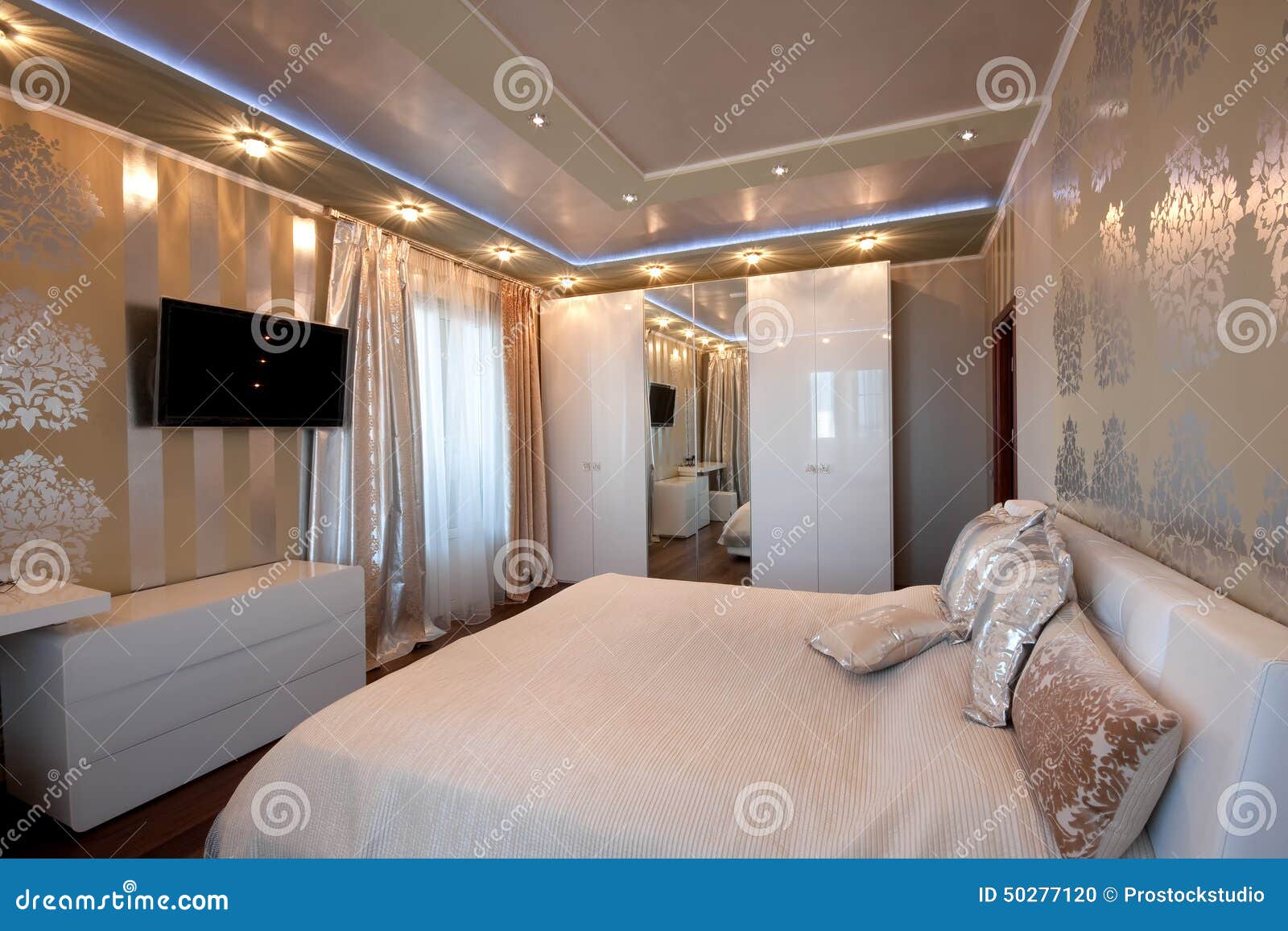 Schlafzimmer Des Modernen Designs In Den Goldenen Farben Stockfoto