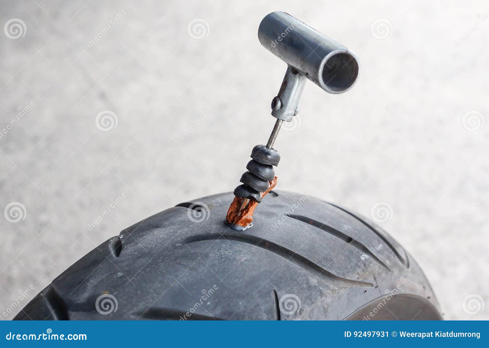 Schlauchloser Reifen-Durchbohren-Reparatur-Set Stockbild - Bild von  reparatur, streifen: 92497931