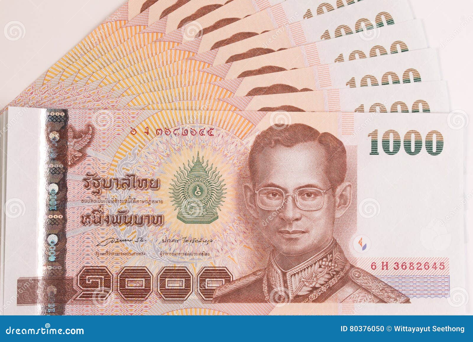1000 батов это сколько. 1000 Тайских бат. Банкнота Тайланда 1000 бат. Тайланд Король банкнота\. Тысяча на тайском.