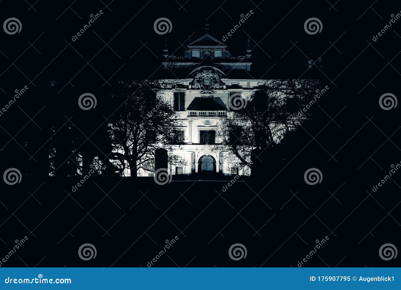 schloss eggenberg in the night