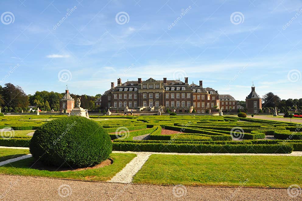 Schloss Nordkirchen Mit Formalem Garten Stockfoto Bild von strauch