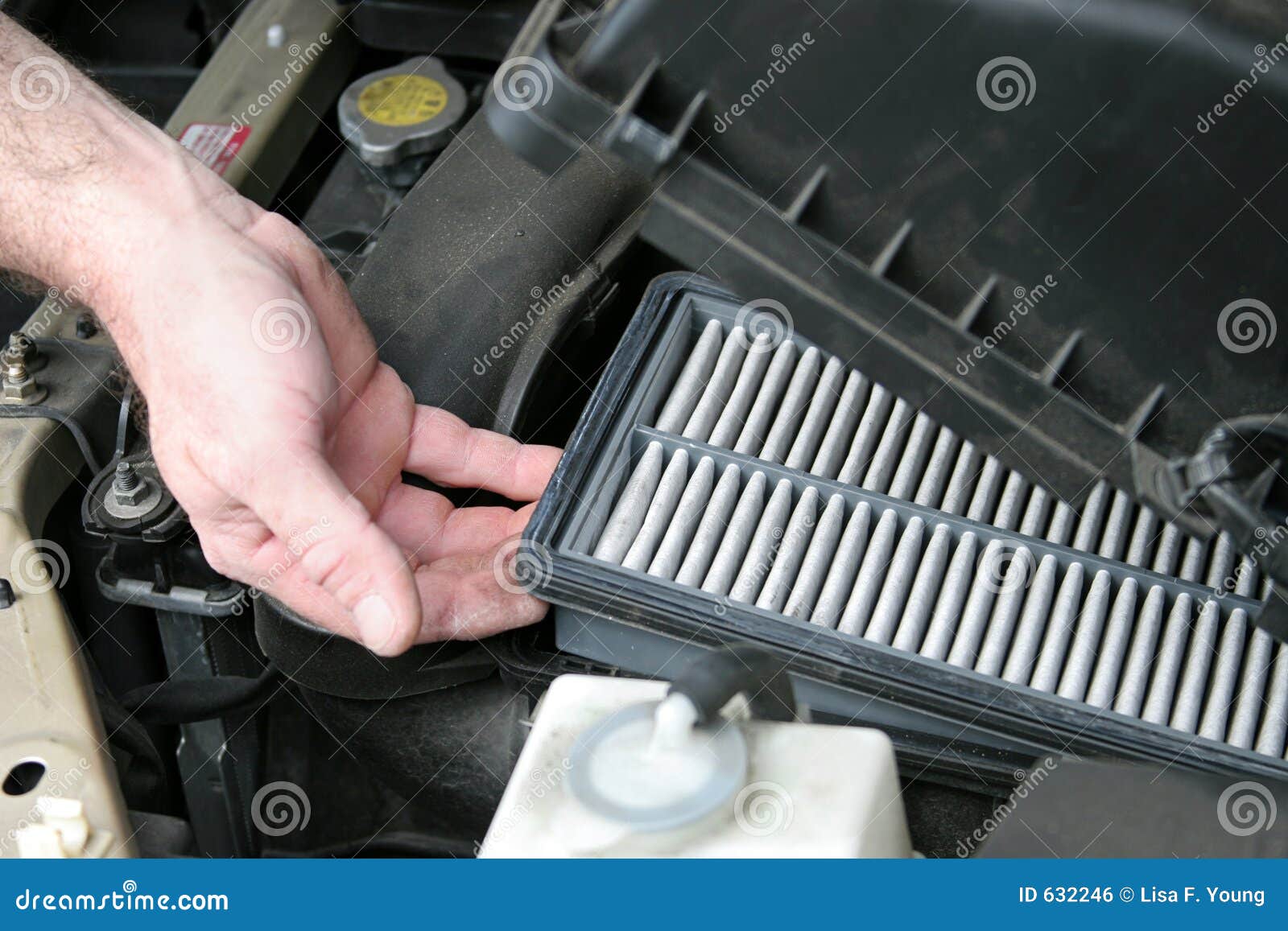 https://thumbs.dreamstime.com/z/schmutziger-auto-luftfilter-632246.jpg