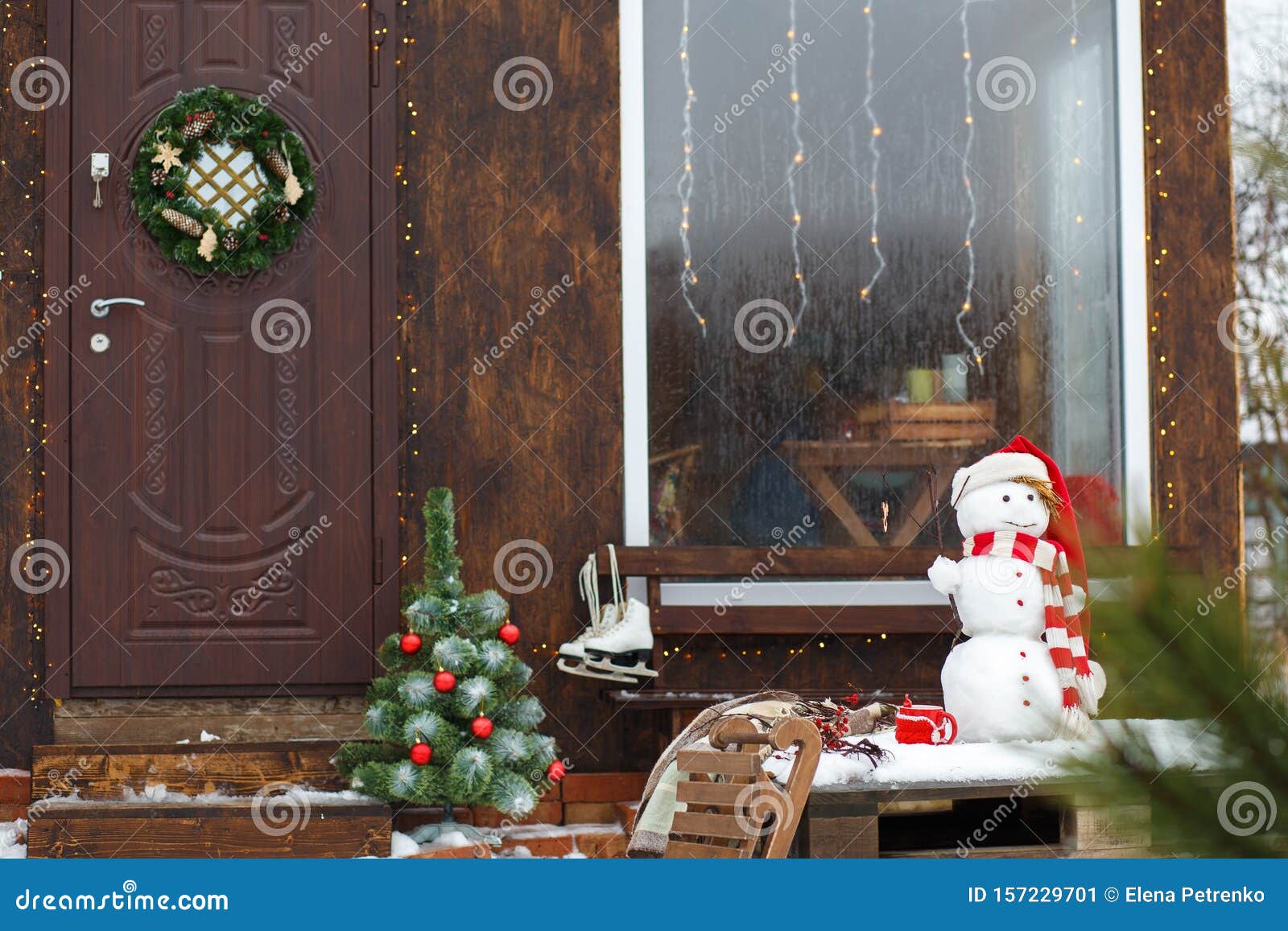 Ein Schneemann Steht Vor Unserem Haus Ein Schneemann Steht Vor Unserem Haus