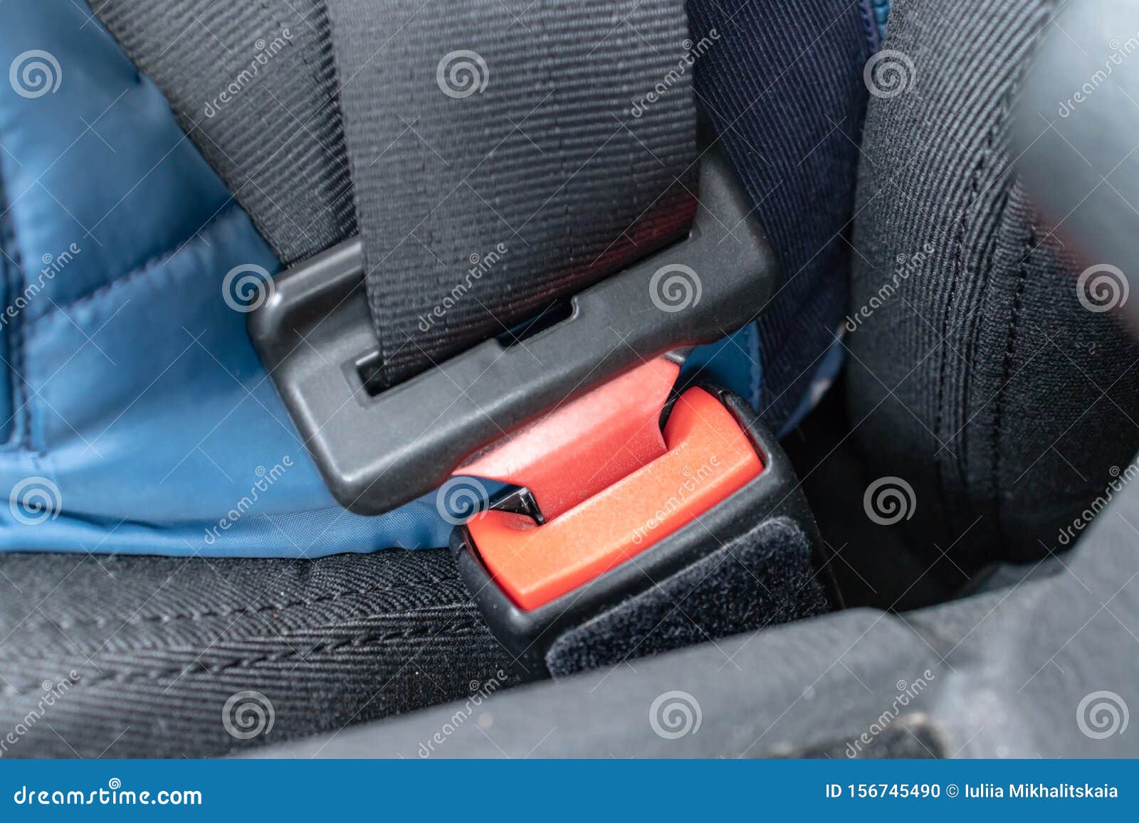 Schneller Verschluss Und Roter Knopf Eines Sicherheitsgurtes,  Sicherheitsgurt Im Auto, Verkehrsregelungskonzept Stockfoto - Bild von  systemabsturz, laufwerk: 156745490