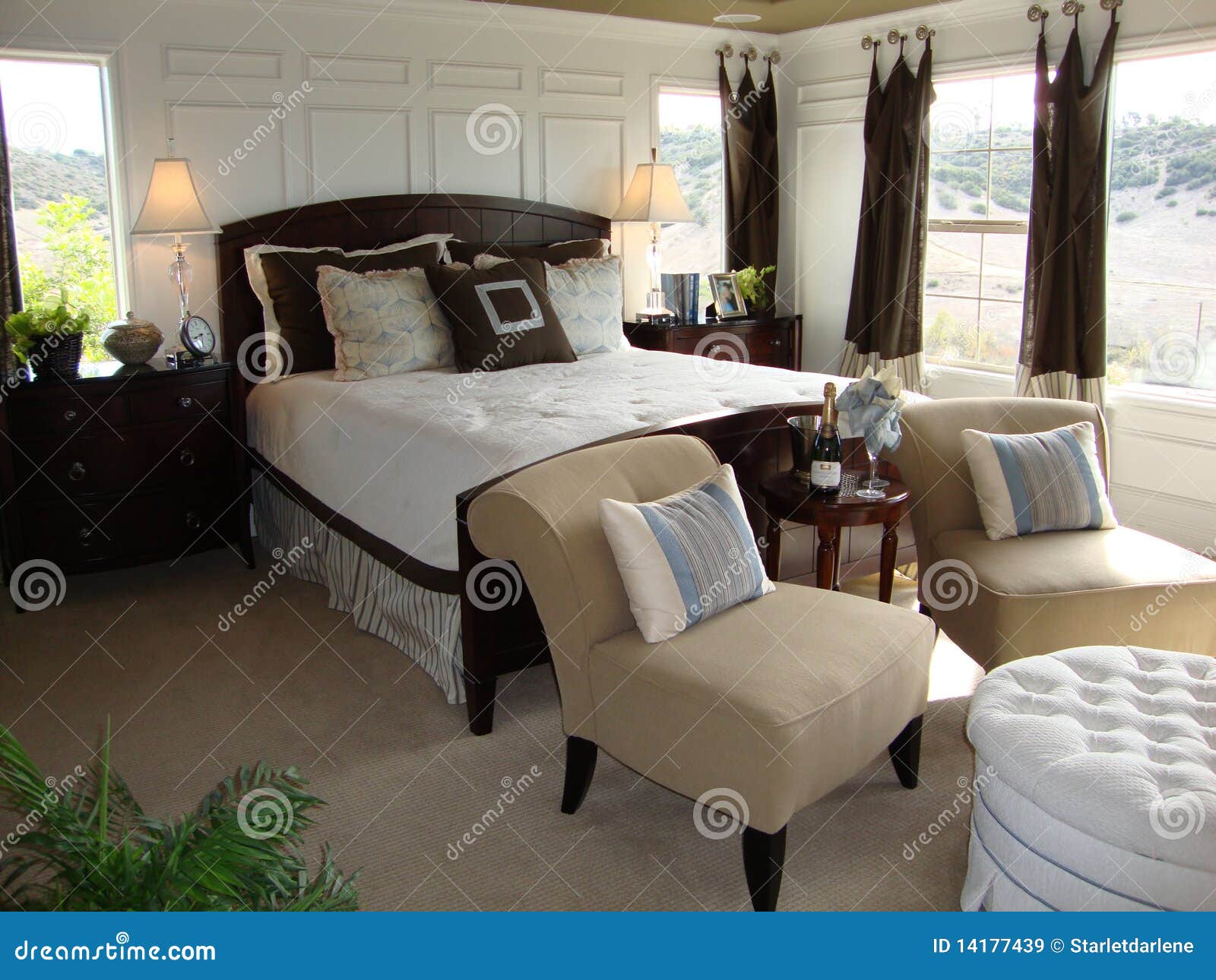 Schnes Schlafzimmer Lizenzfreie Stockbilder Bild 14177439