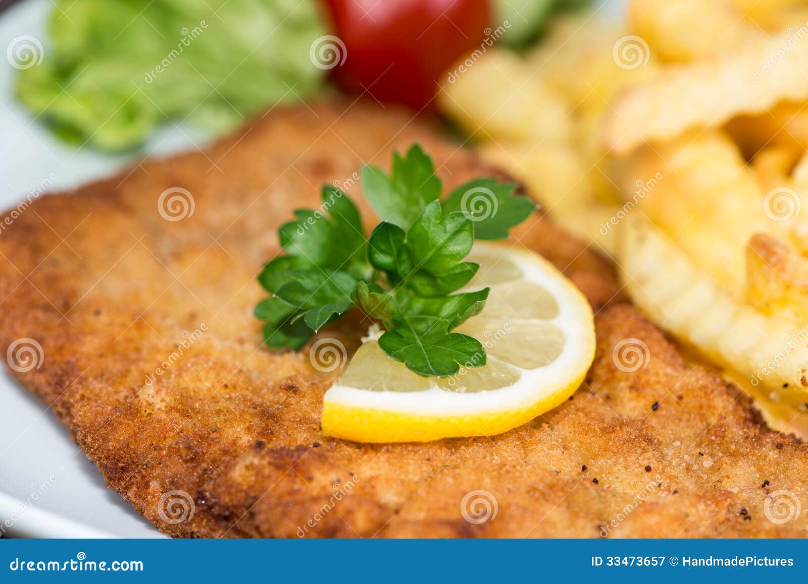 Schnitzel met Spaanders stock afbeelding. Image of gekookt - 33473657