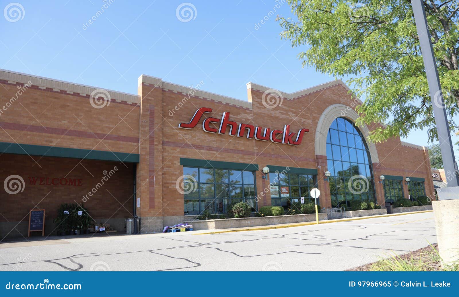 Schnucks Supermarket Chain Grocery Store Editorial Image - Image of foods, shop: 97966965