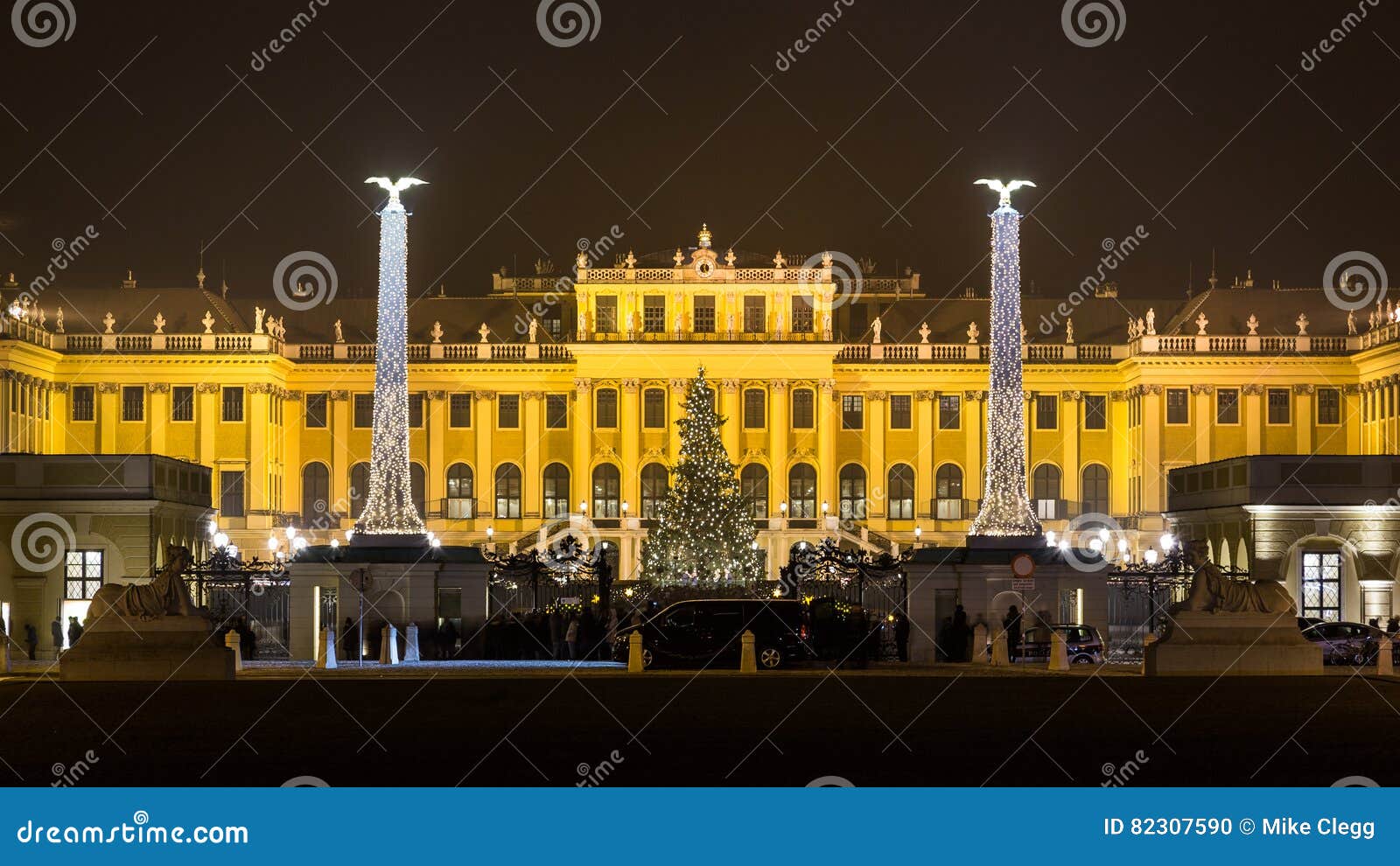 Schonbrunn Palace At Christmas Editorial Image - Image of market