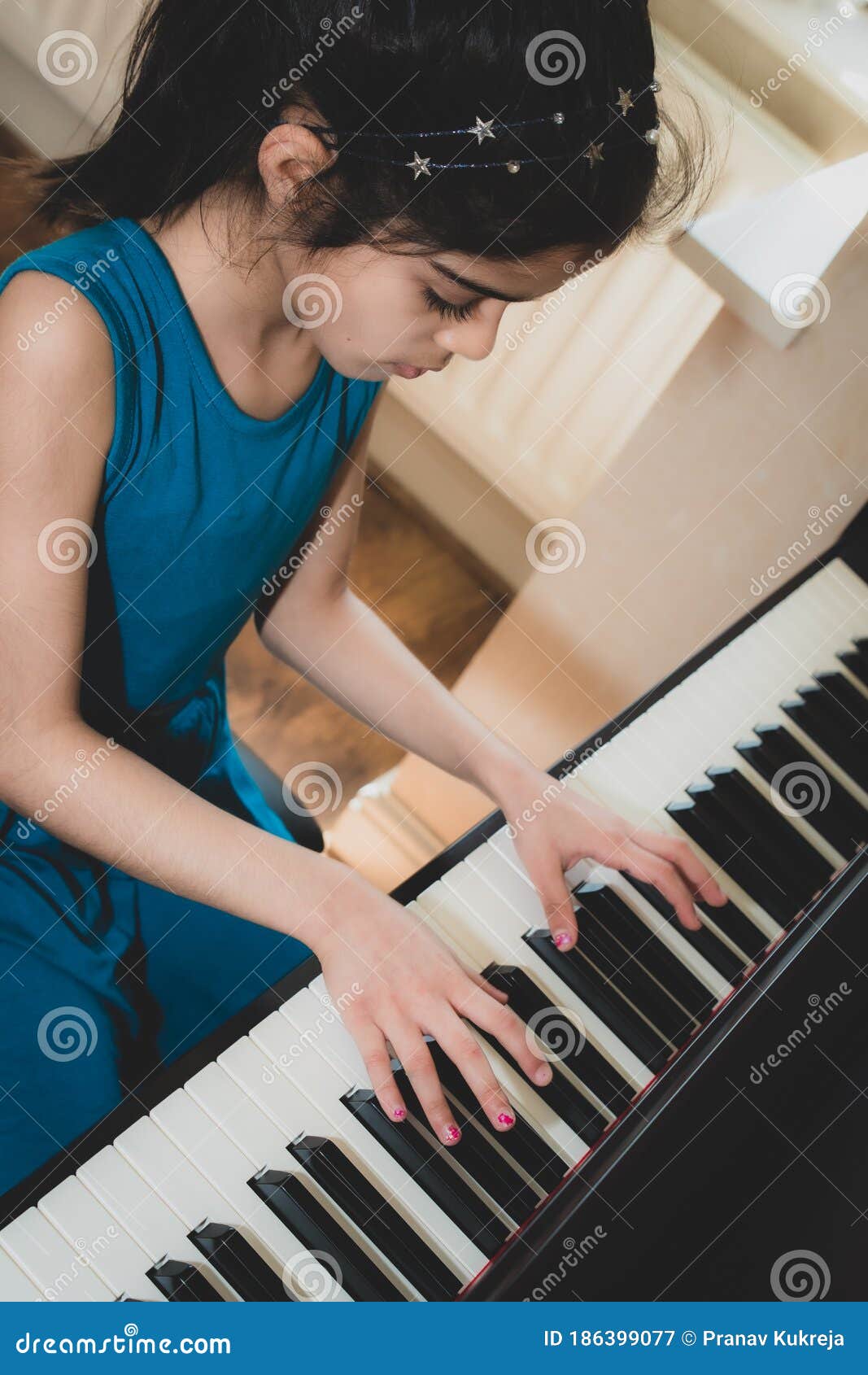 Alrededores postre Colector School Age Girl Playing the Piano. Stock Image - Image of fingers, hands:  186399077