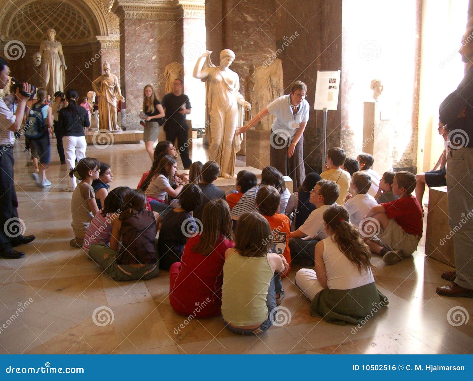School Children at the Louvre Editorial Photo Image of galleries