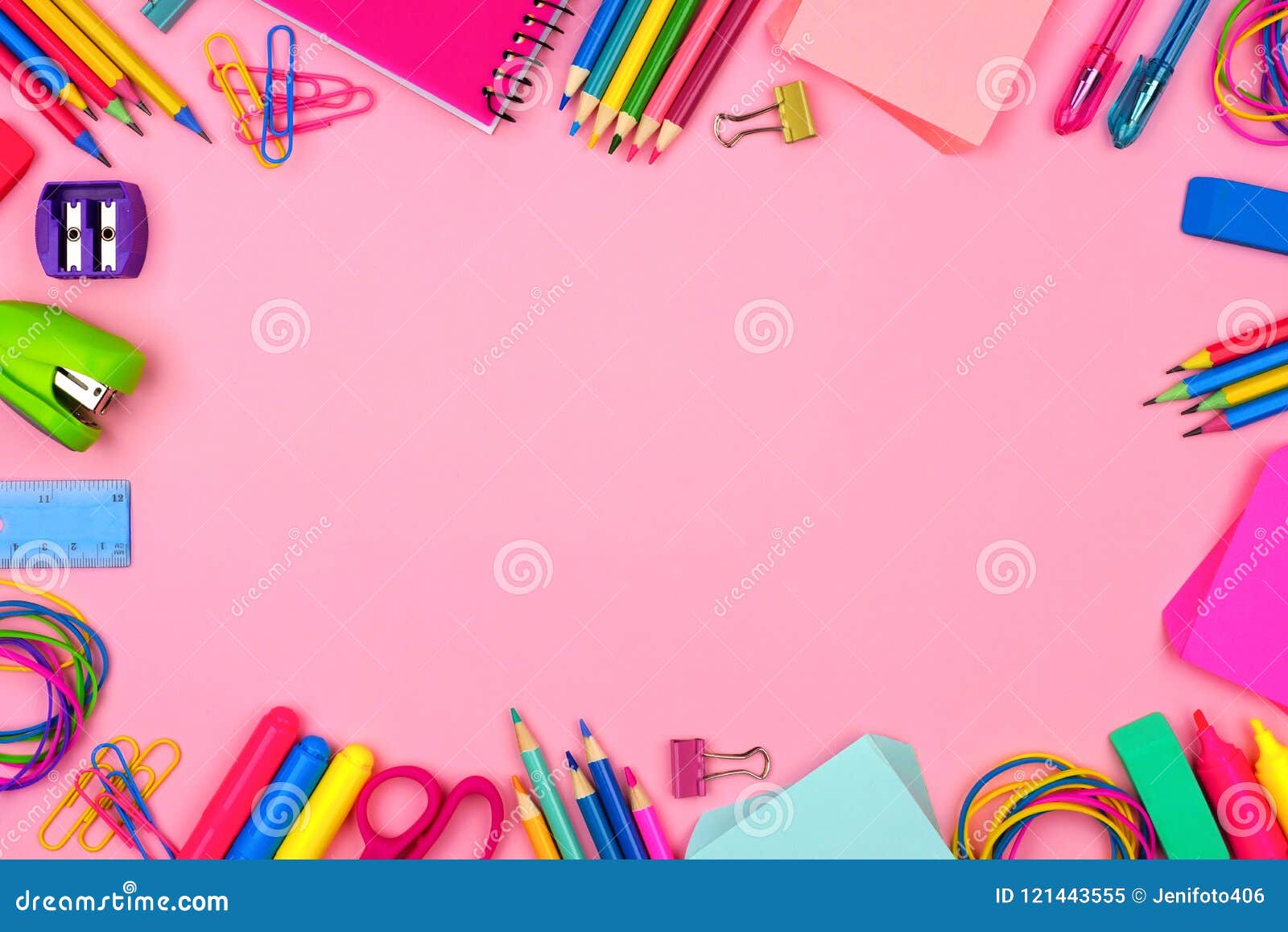 Khung đồ dùng học tập hồng pastel mang lại sự nhẹ nhàng và tinh tế cho bất kỳ không gian học tập nào, tạo ra không gian yên tĩnh và bình an giúp cho bạn tập trung học tập và làm việc.
